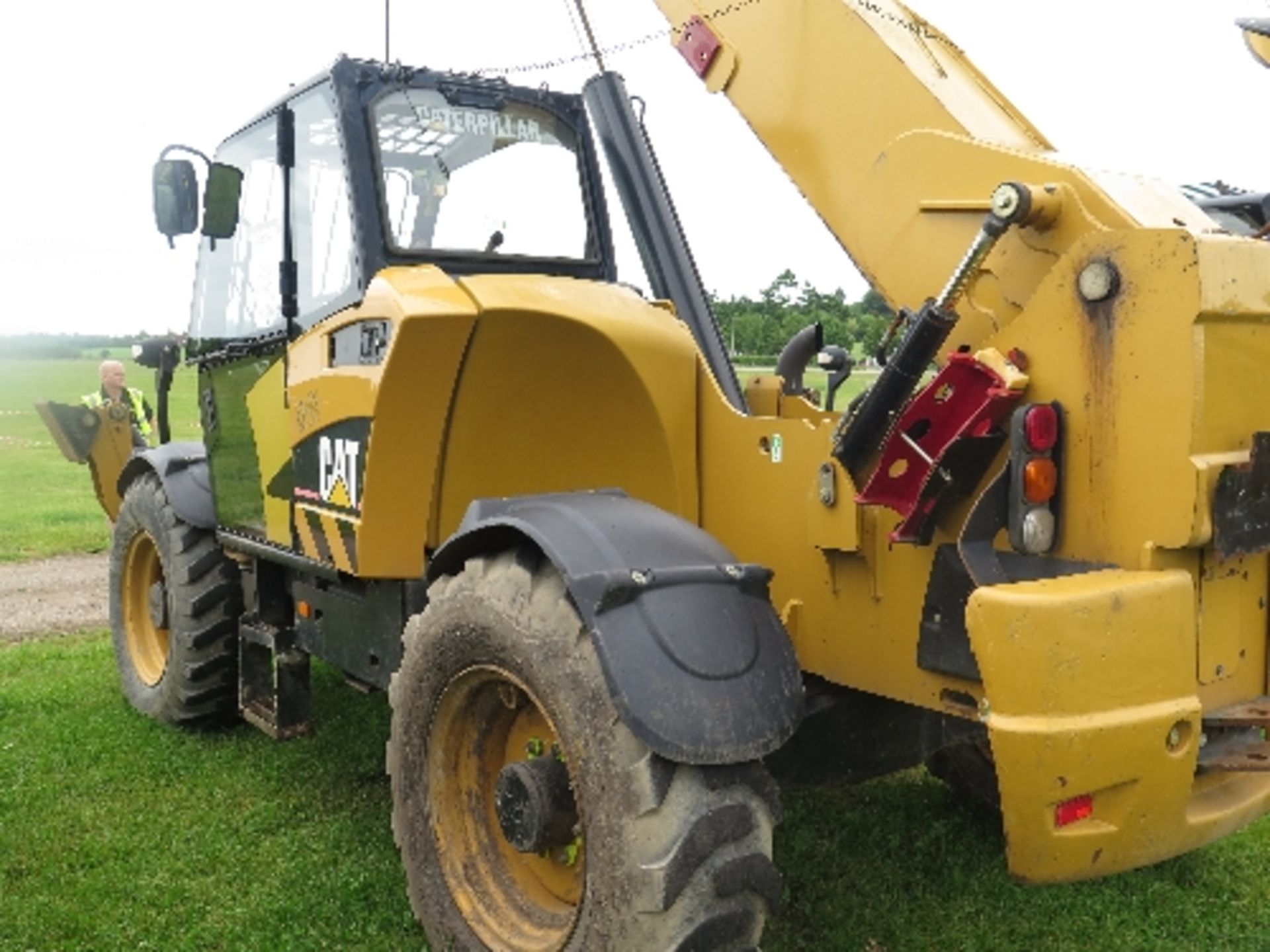 Caterpillar TH360B telehandler 2477 hrs 2007 154343ALL LOTS are SOLD AS SEEN WITHOUT WARRANTY - Image 4 of 7