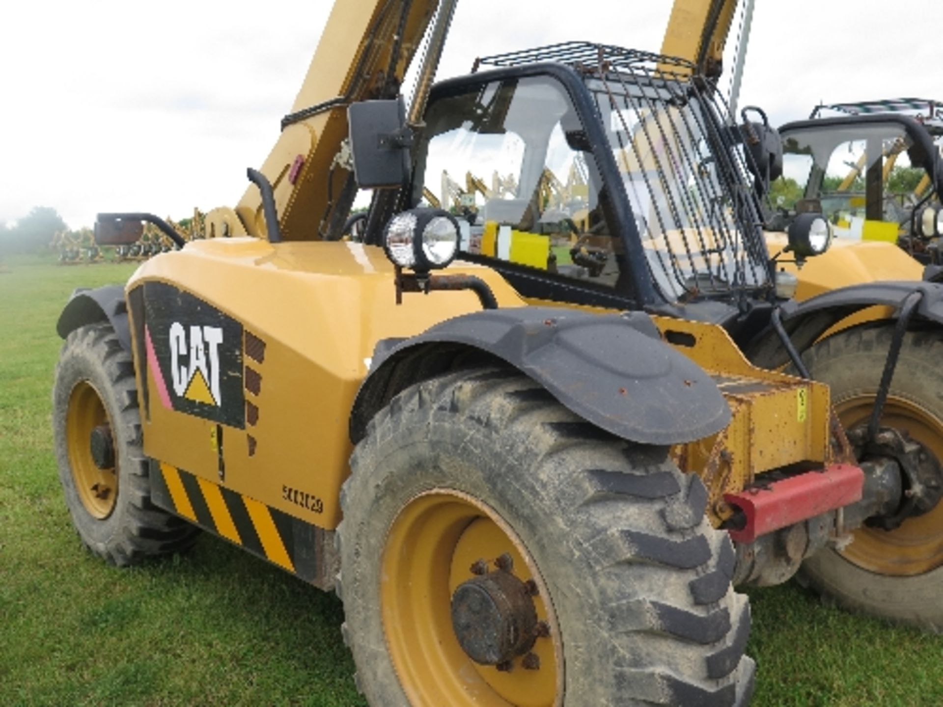 Caterpillar TH407 telehandler 2633 hrs 2008 5003029ALL LOTS are SOLD AS SEEN WITHOUT WARRANTY - Image 2 of 8