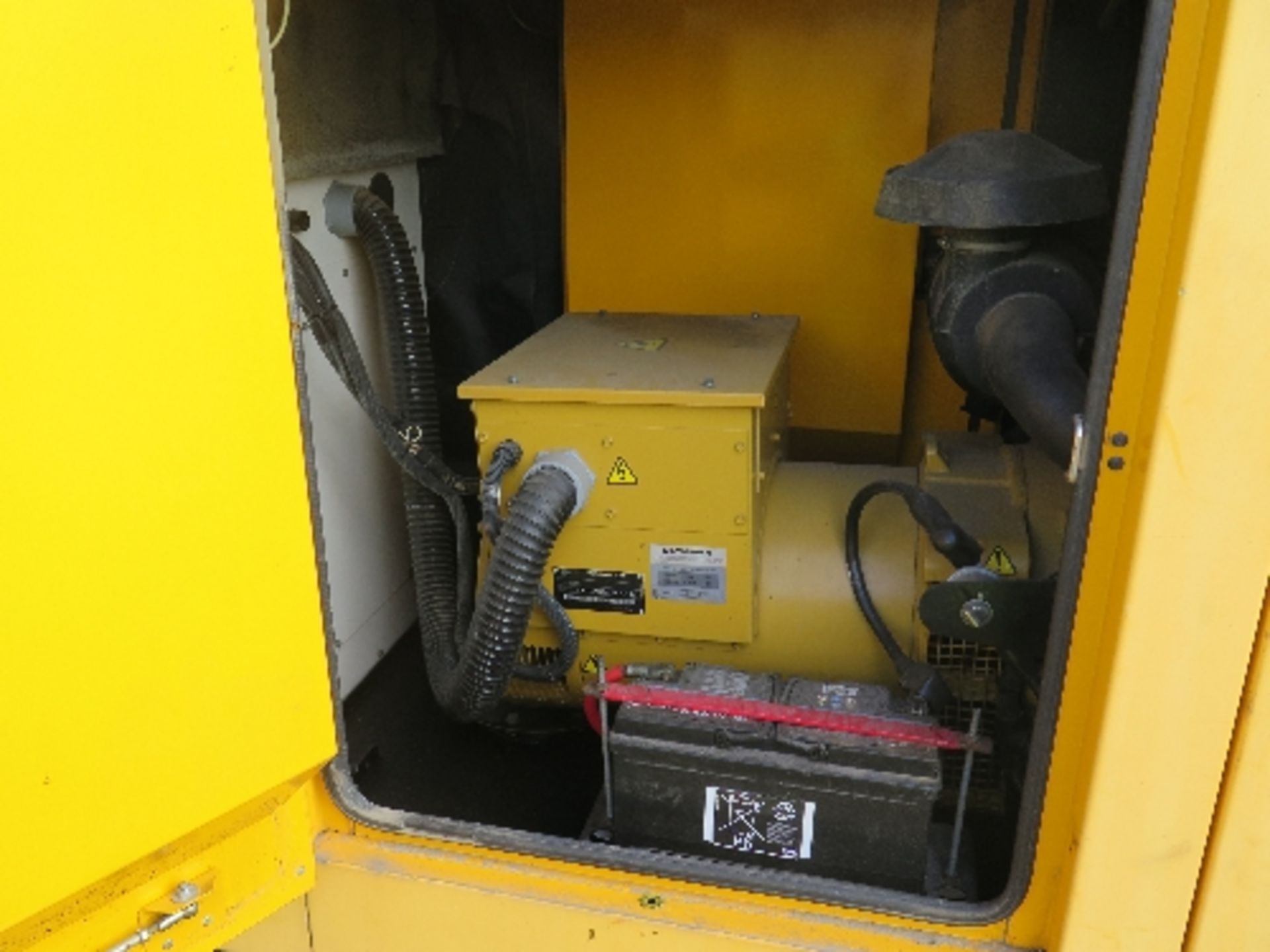 Caterpillar XQE80 generator 10433 hrs 145934
PERKINS - RUNS AND MAKES POWER
ALL LOTS are SOLD AS - Image 5 of 6