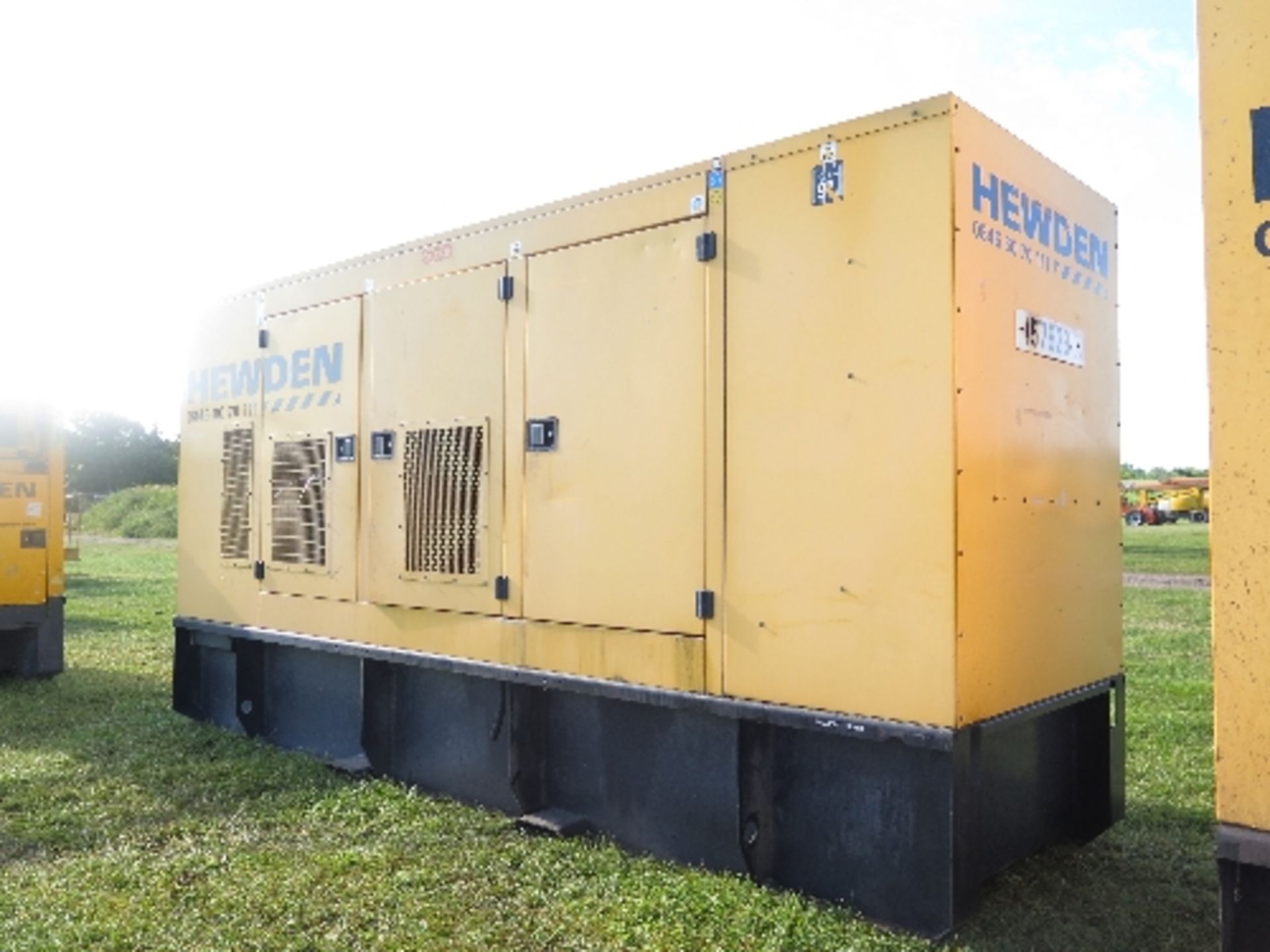 Caterpillar XQE200 generator 22896 hrs 157829
PERKINS - RUNS AND MAKES POWER
ALL LOTS are SOLD