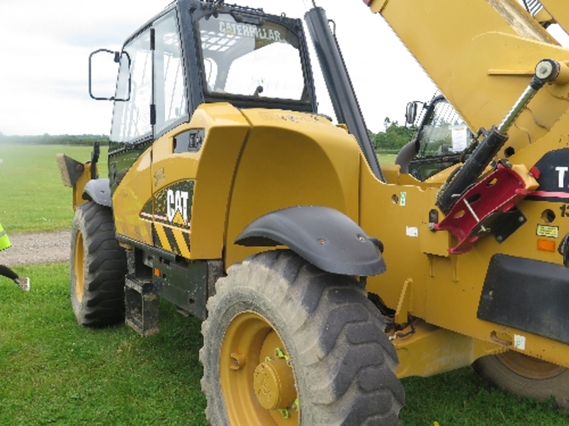 Caterpillar TH355B telehandler 2642 hrs 2005 136674
FORKS MISSING
ALL LOTS are SOLD AS SEEN - Image 4 of 9