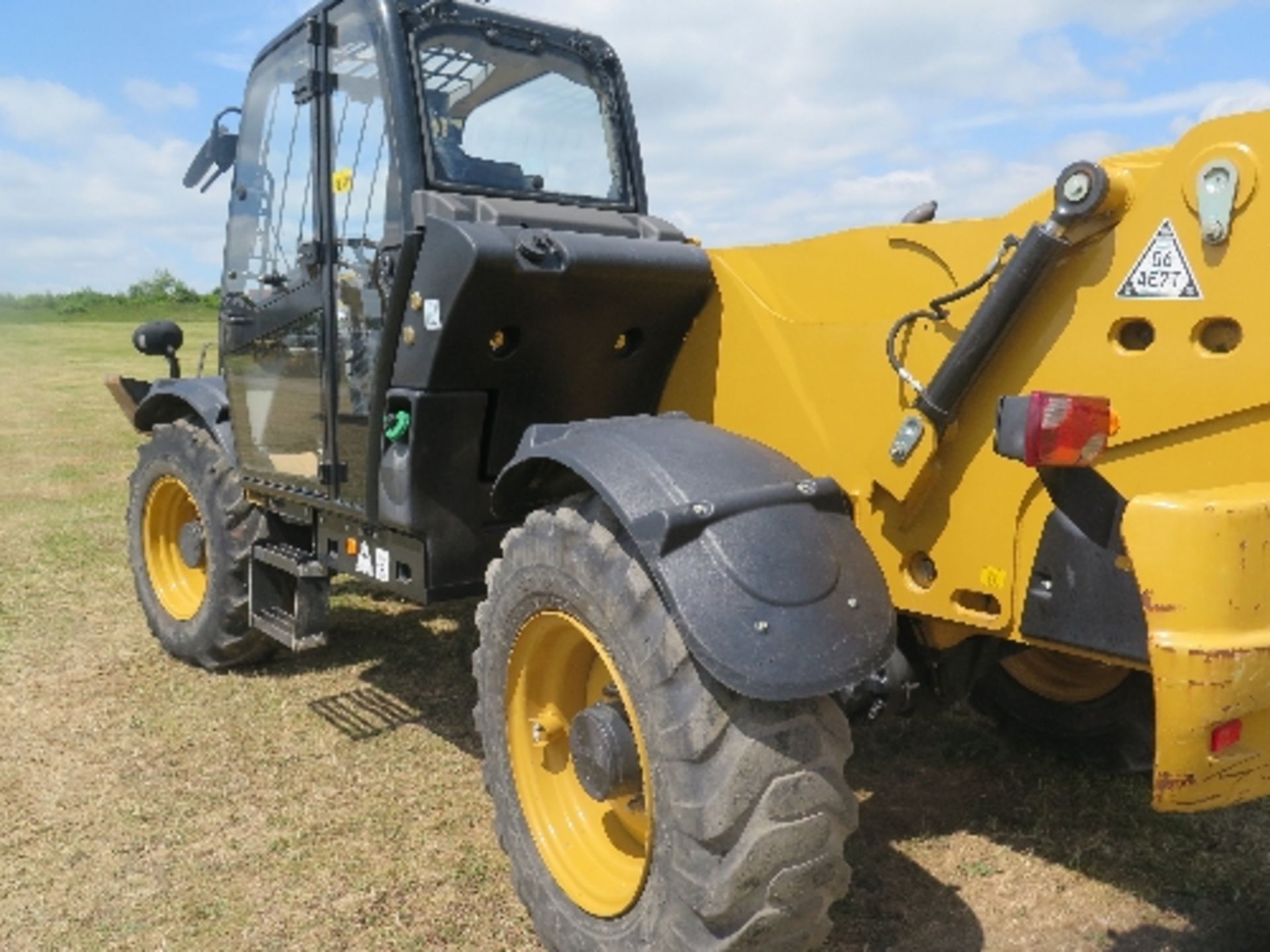 Caterpillar TH414STD telehandler 2480 hrs 2011 TBZ00699
This lot is included by kind permission - Image 2 of 7