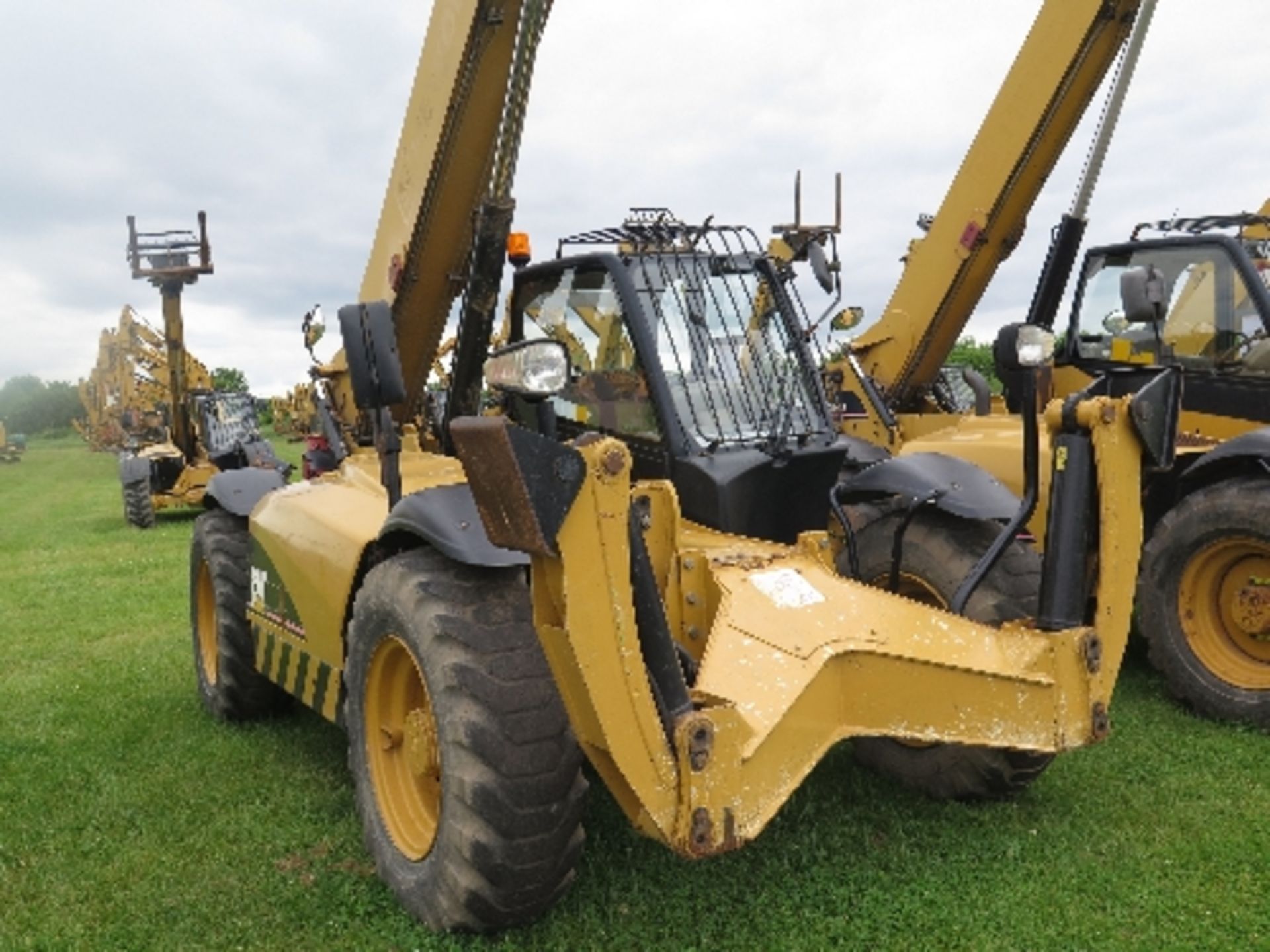 Caterpillar TH360B telehandler 6175 hrs 2004 131785ALL LOTS are SOLD AS SEEN WITHOUT WARRANTY - Image 2 of 7