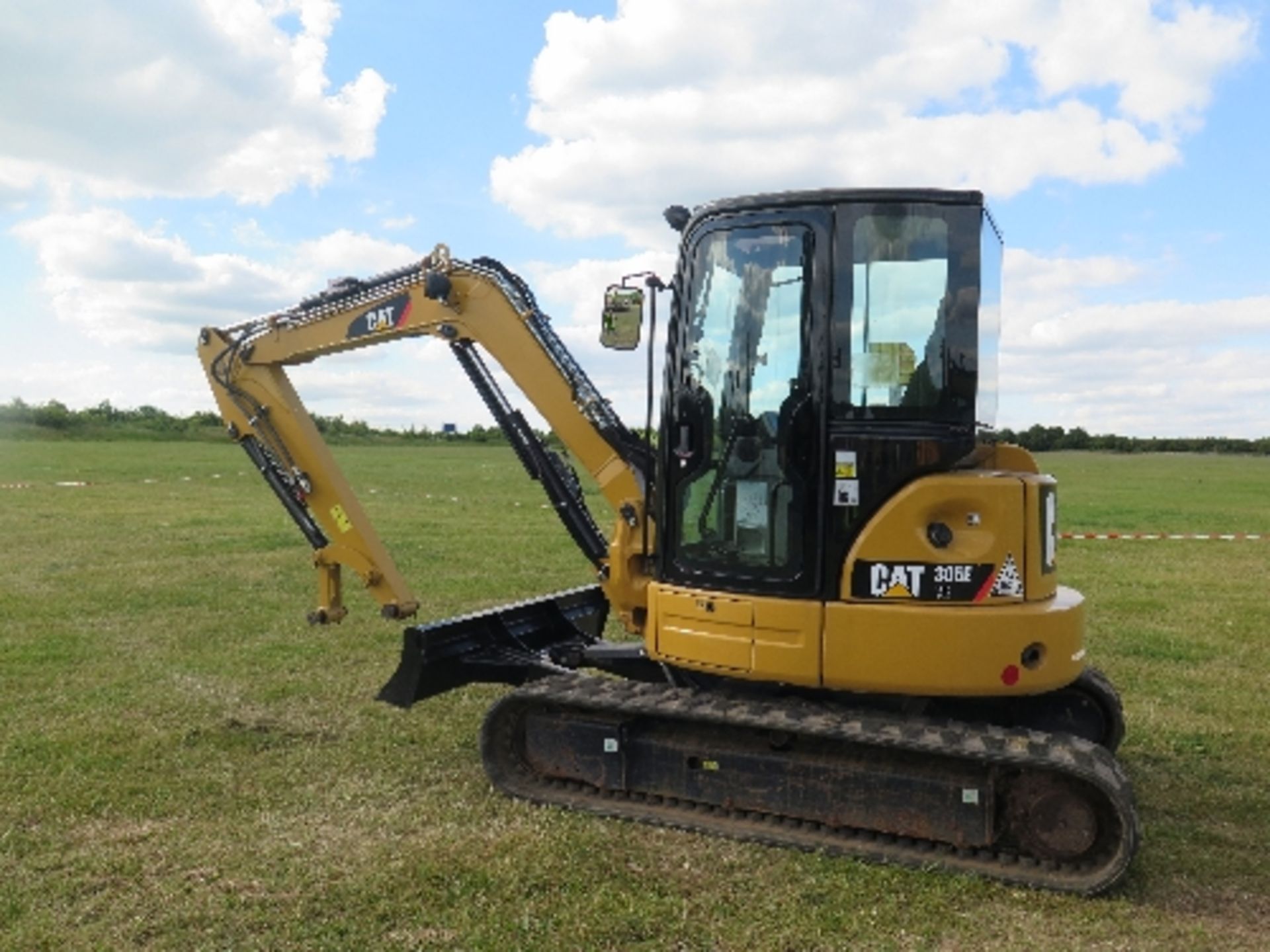 Caterpillar 305ECR mini excavator 1125 hrs 2013 XFA01743
This lot is included by kind permission of