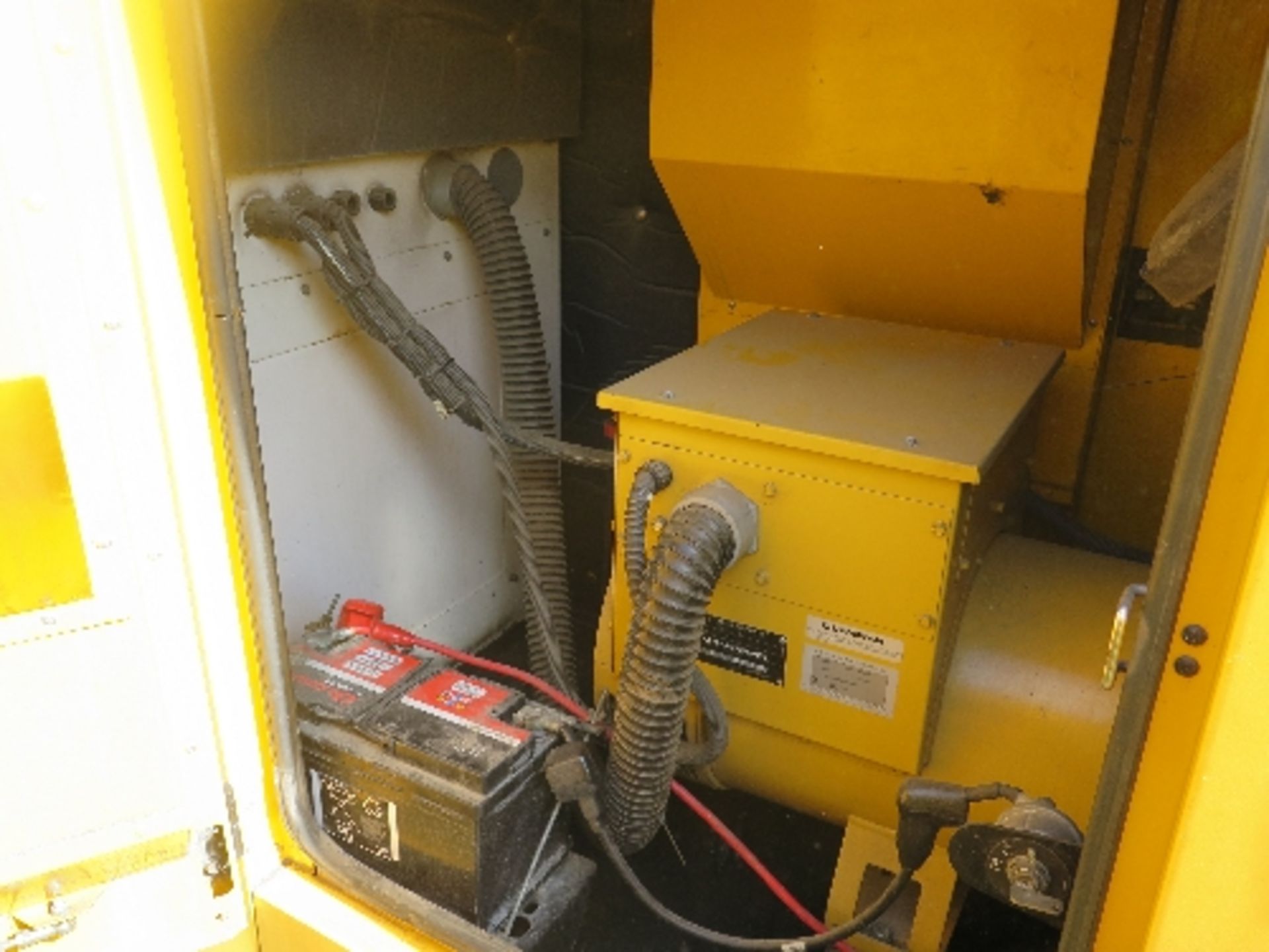 Caterpillar XQE80 generator 17821 hrs 5003858
PERKINS POWER - RUNS AND MAKES POWER
ALL LOTS are - Image 5 of 6