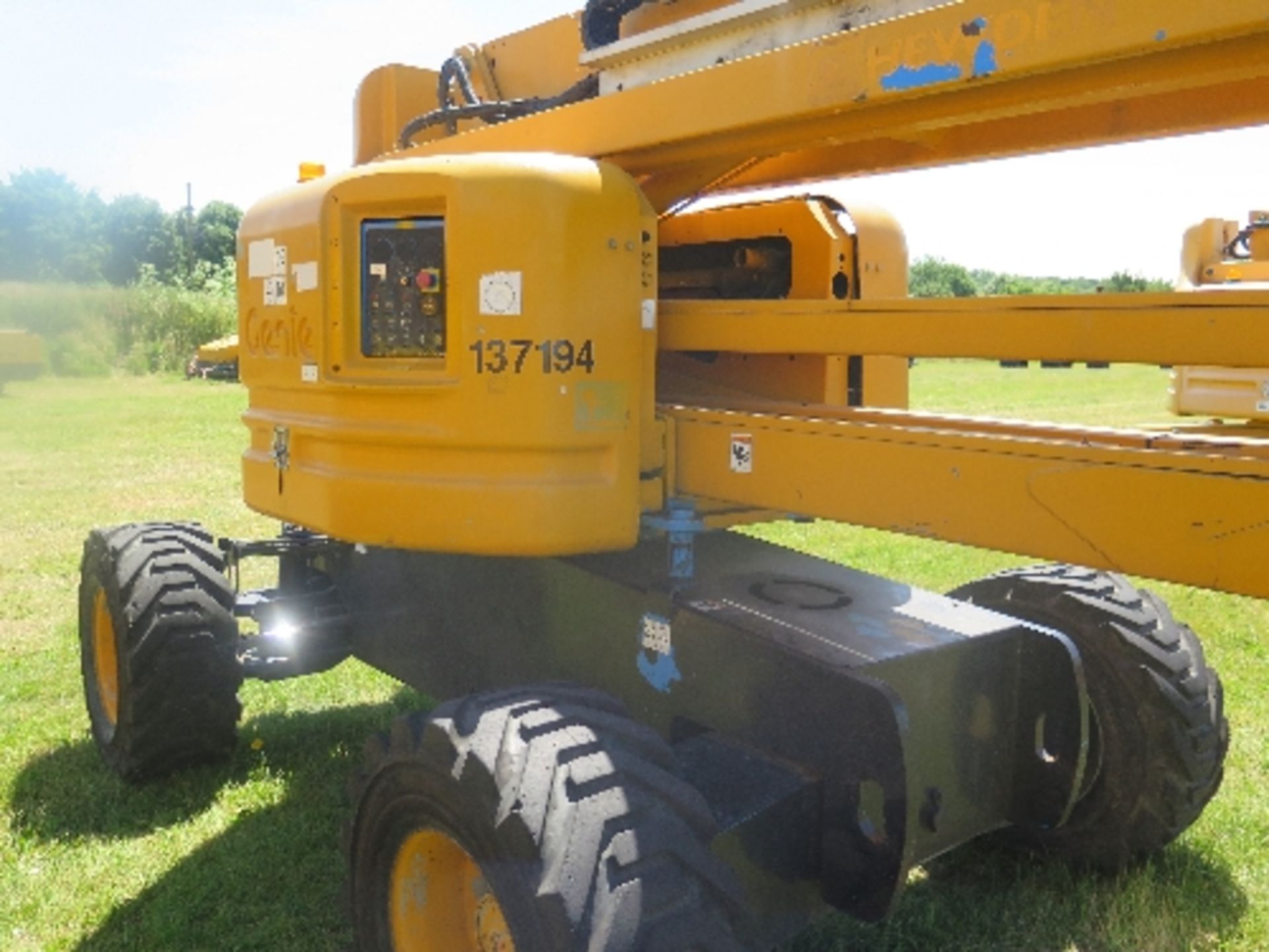 Genie Z60/34 artic boom 2988 hrs 2004 137194ALL LOTS are SOLD AS SEEN WITHOUT WARRANTY expressed, - Image 3 of 6