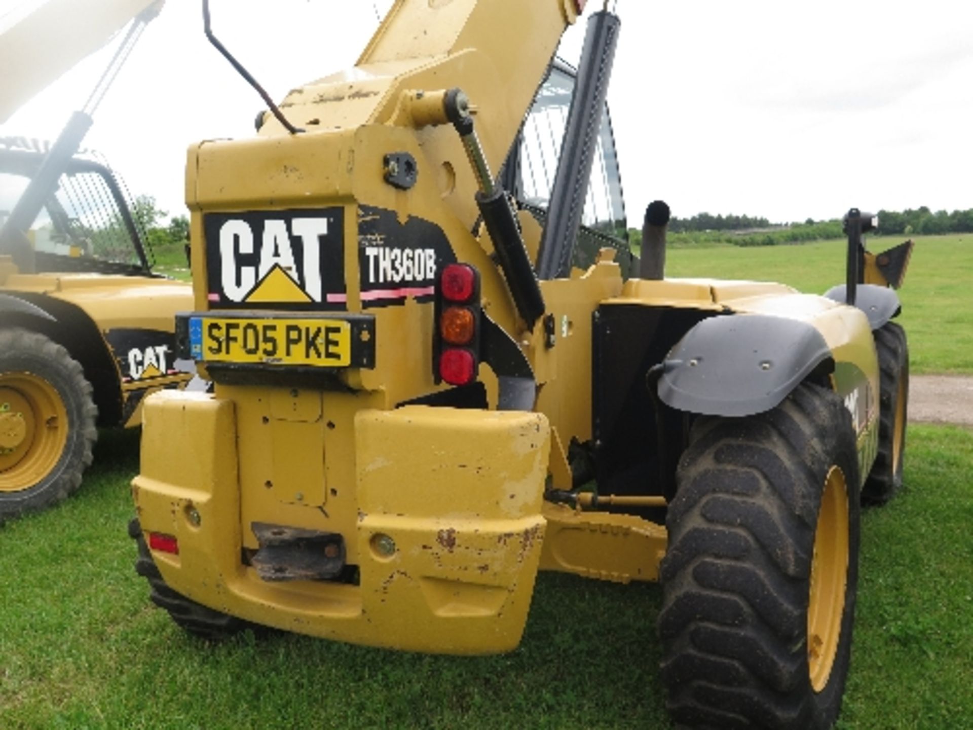 Caterpillar TH360B telehandler 3545 hrs 136743
BELIEVED 2005
ALL LOTS are SOLD AS SEEN WITHOUT - Image 5 of 7
