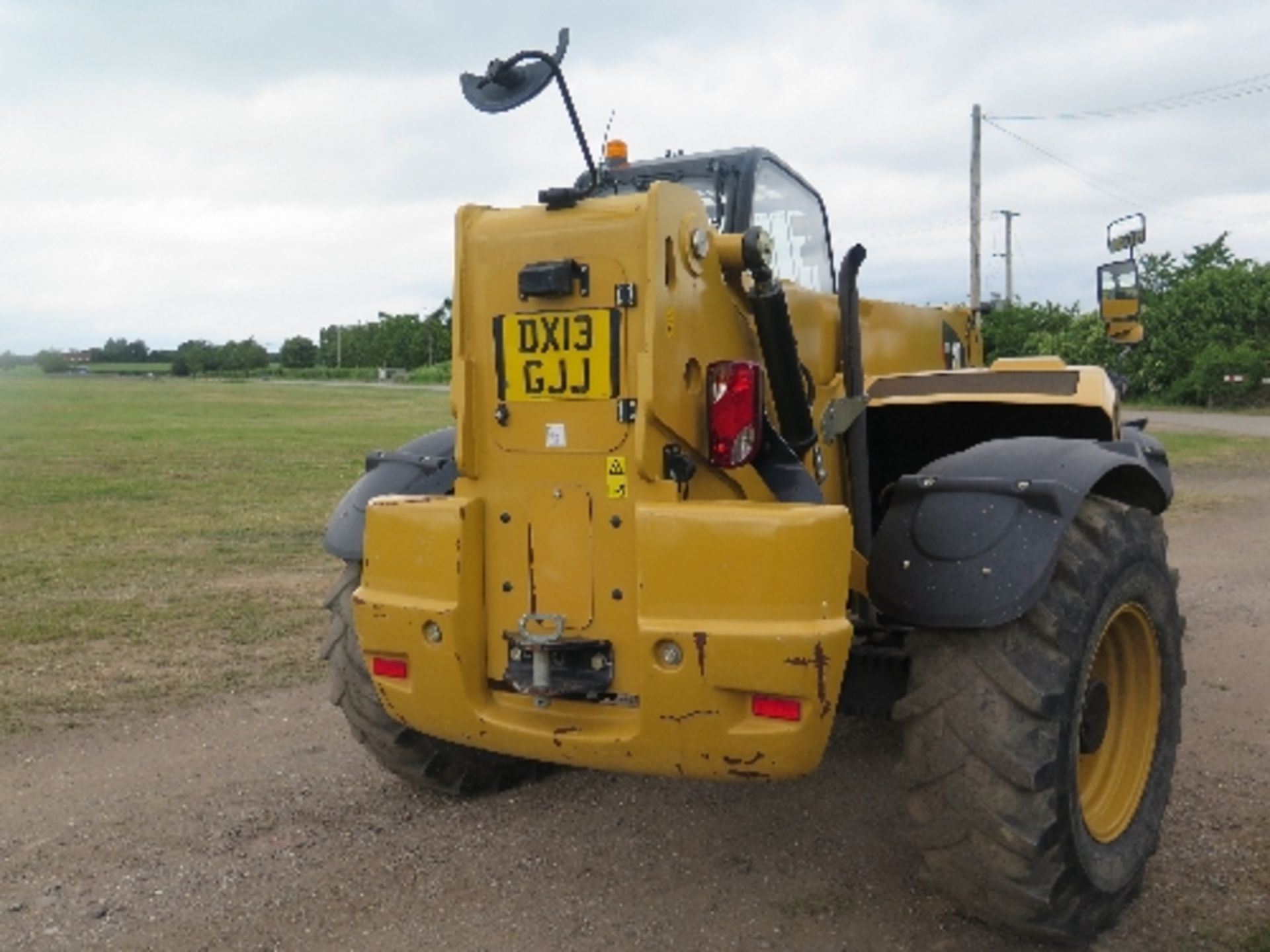 Caterpillar TH414STDQ telehandler 2347 hrs 2013 TBZ00905
This lot is included by kind permission of - Image 5 of 7