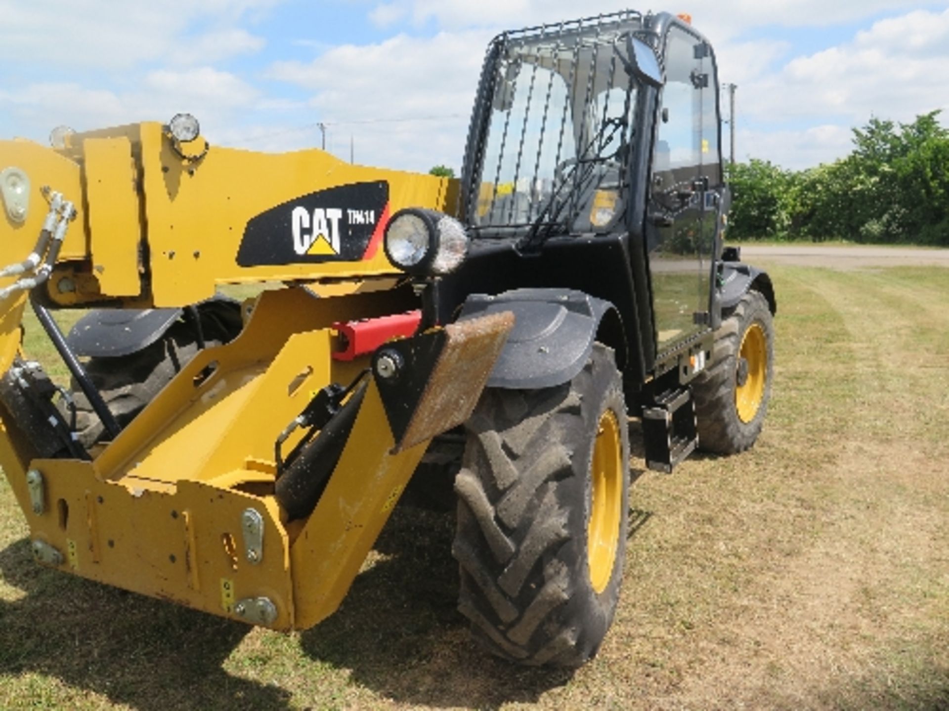 Caterpillar TH414STD telehandler 2480 hrs 2011 TBZ00699
This lot is included by kind permission - Image 6 of 7