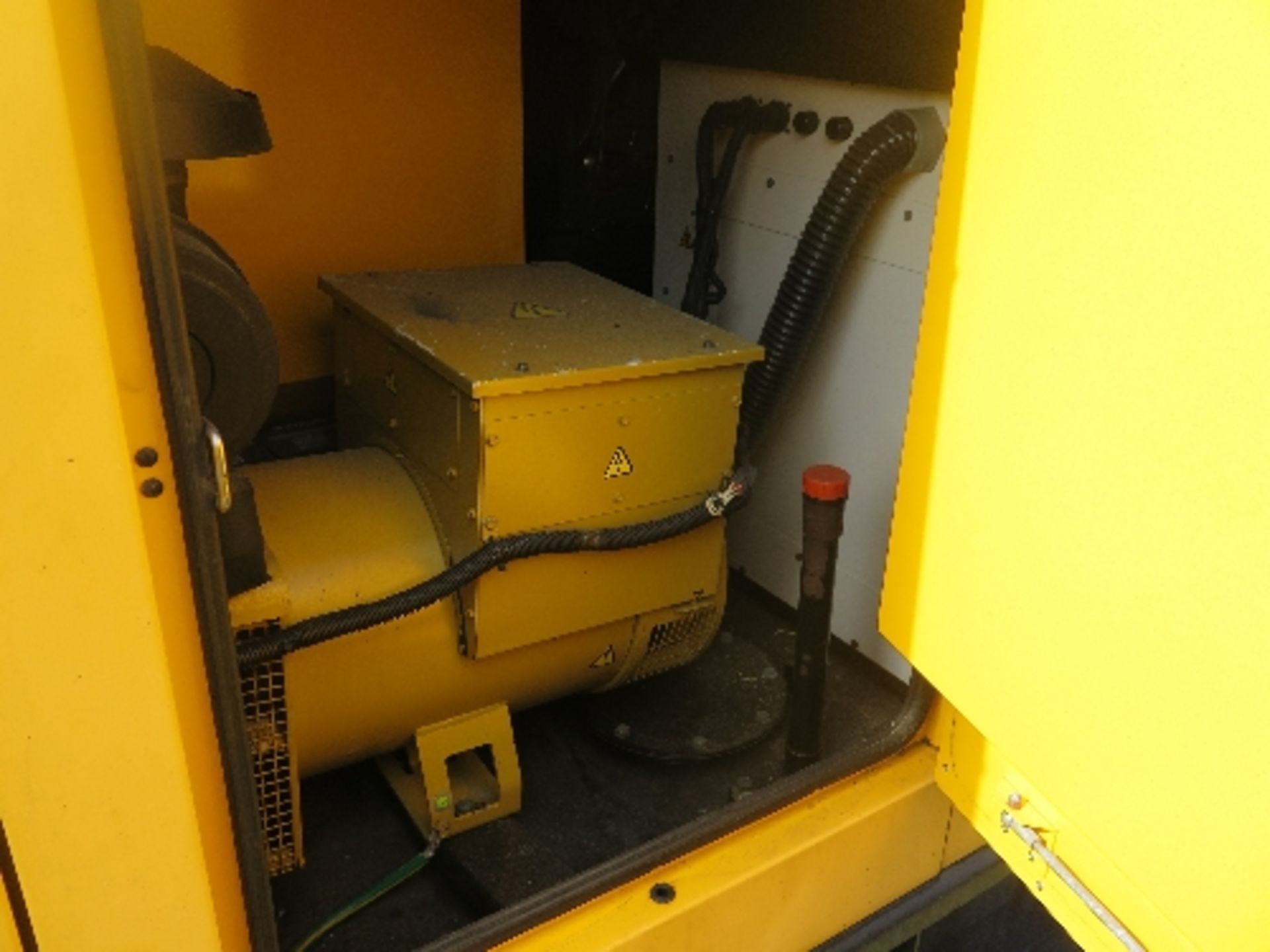 Caterpillar XQE80 generator 14819 hrs 157811
PERKINS - RUNS AND MAKES POWER
ALL LOTS are SOLD AS - Image 4 of 6