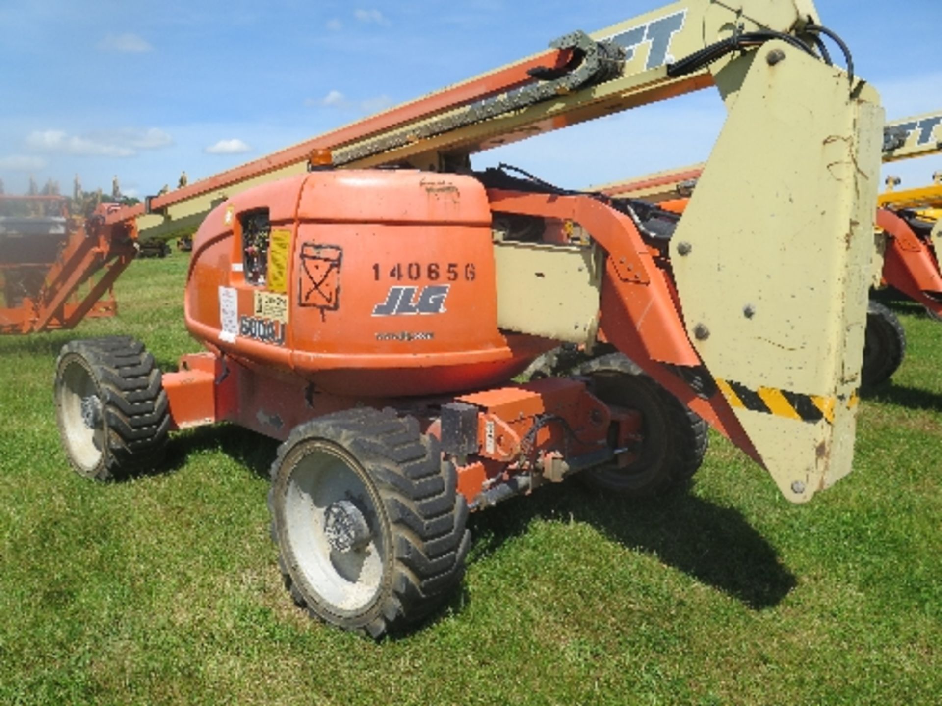 JLG 600AJ artic boom 2915 hrs 2005 140656ALL LOTS are SOLD AS SEEN WITHOUT WARRANTY expressed, given - Image 2 of 6