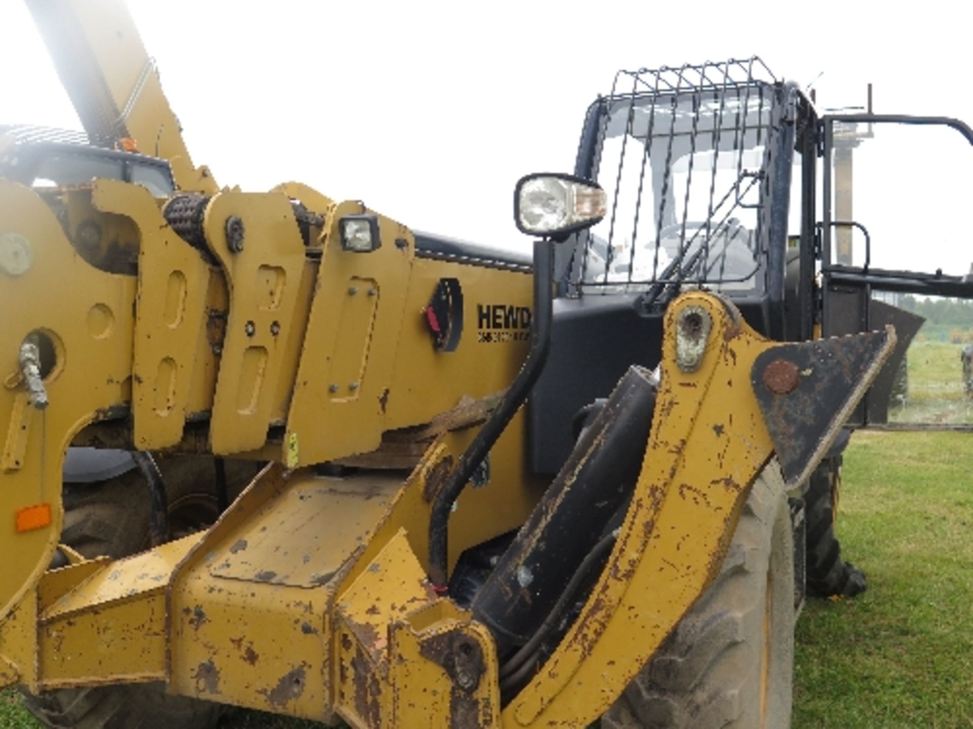 Caterpillar TH580B telehandler 2007 154395
NON RUNNER
ECM ISSUE
ALL LOTS are SOLD AS SEEN WITHOUT - Image 3 of 7