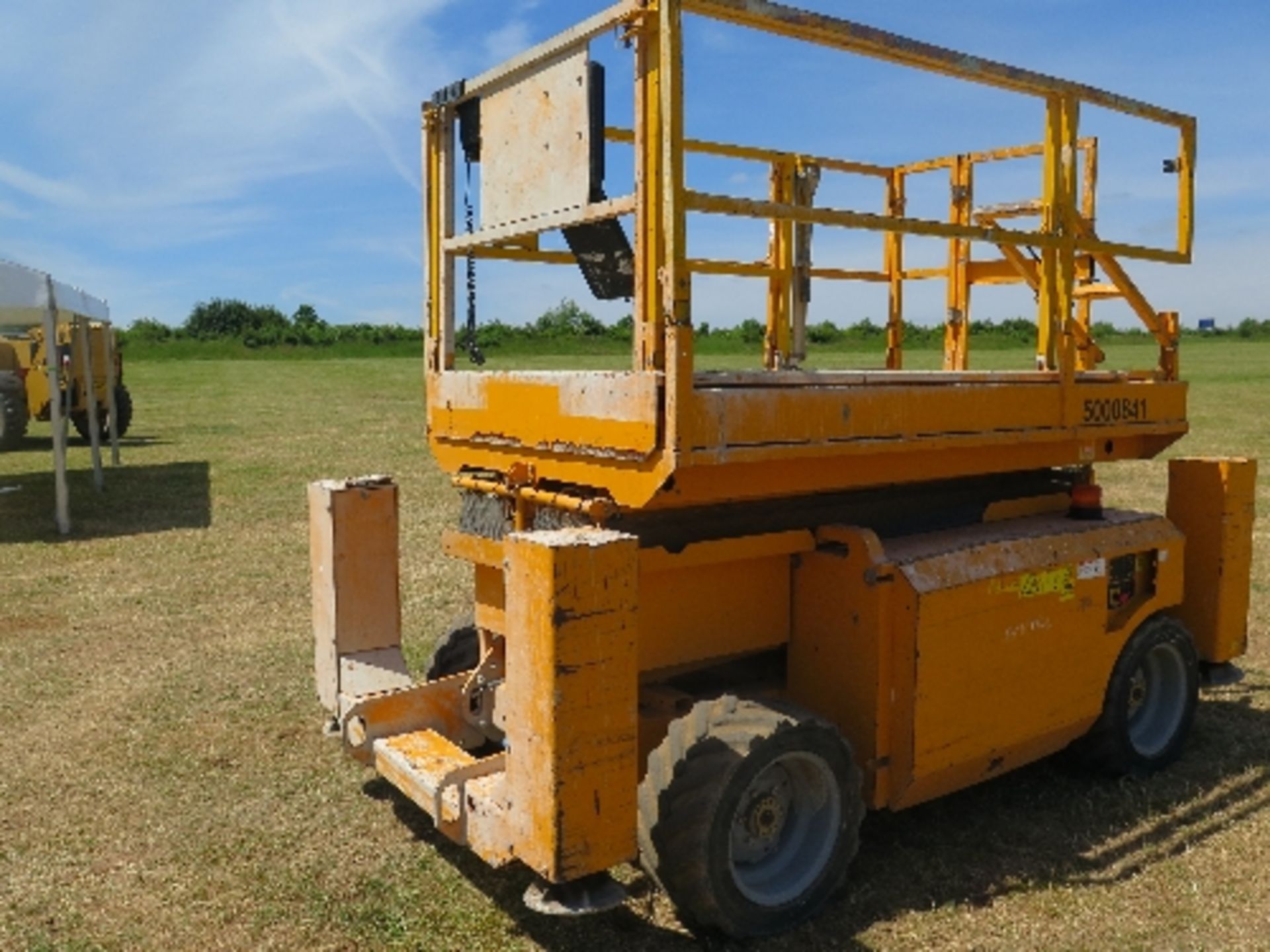 Genie GS3268 scissor lift 2008 5000841
1,707 HOURS
ALL LOTS are SOLD AS SEEN WITHOUT WARRANTY