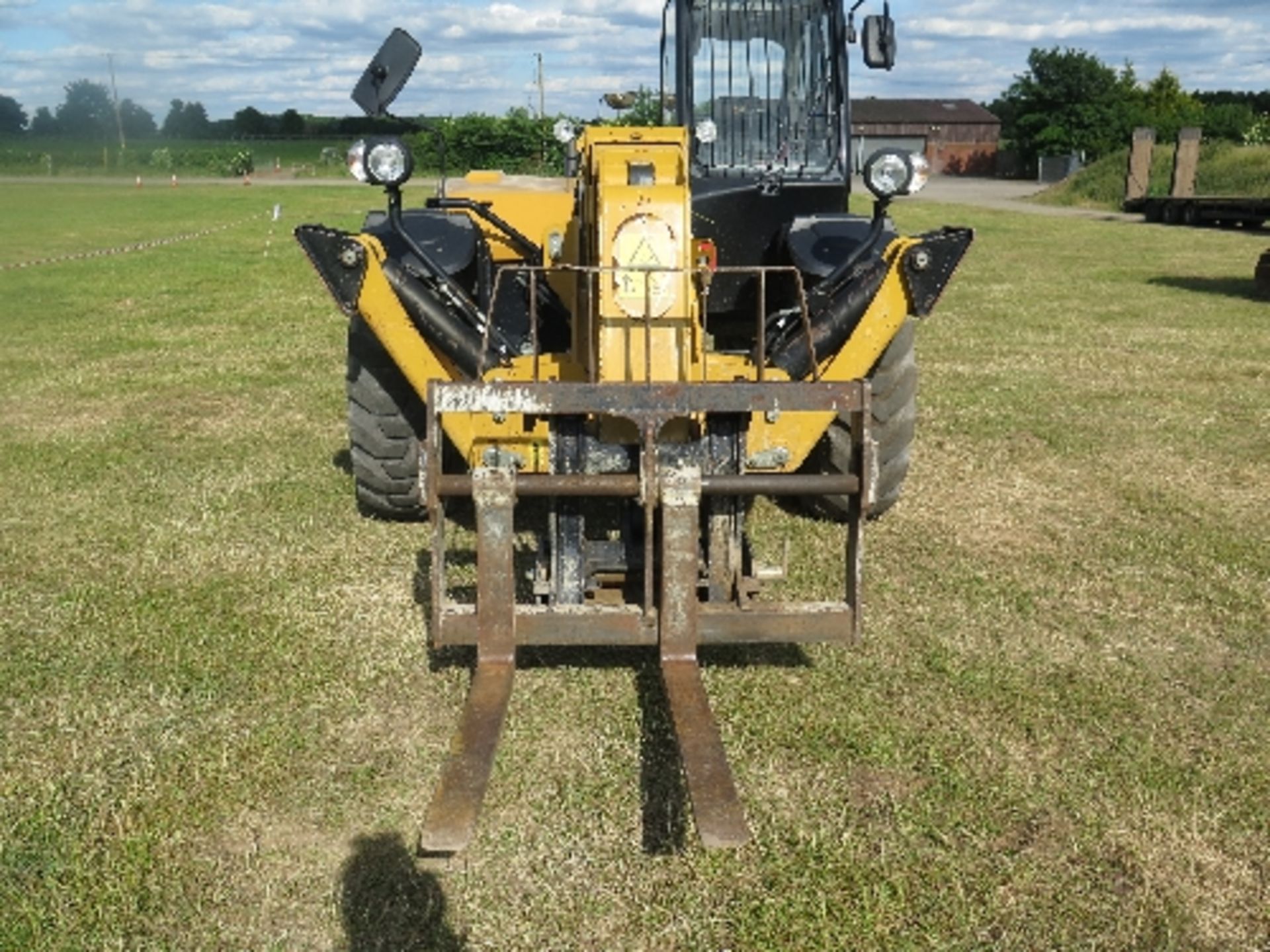 Caterpillar TH414STD telehandler 2,488 hrs 2011 TBZ00704
This lot is included by kind permission of - Image 5 of 6