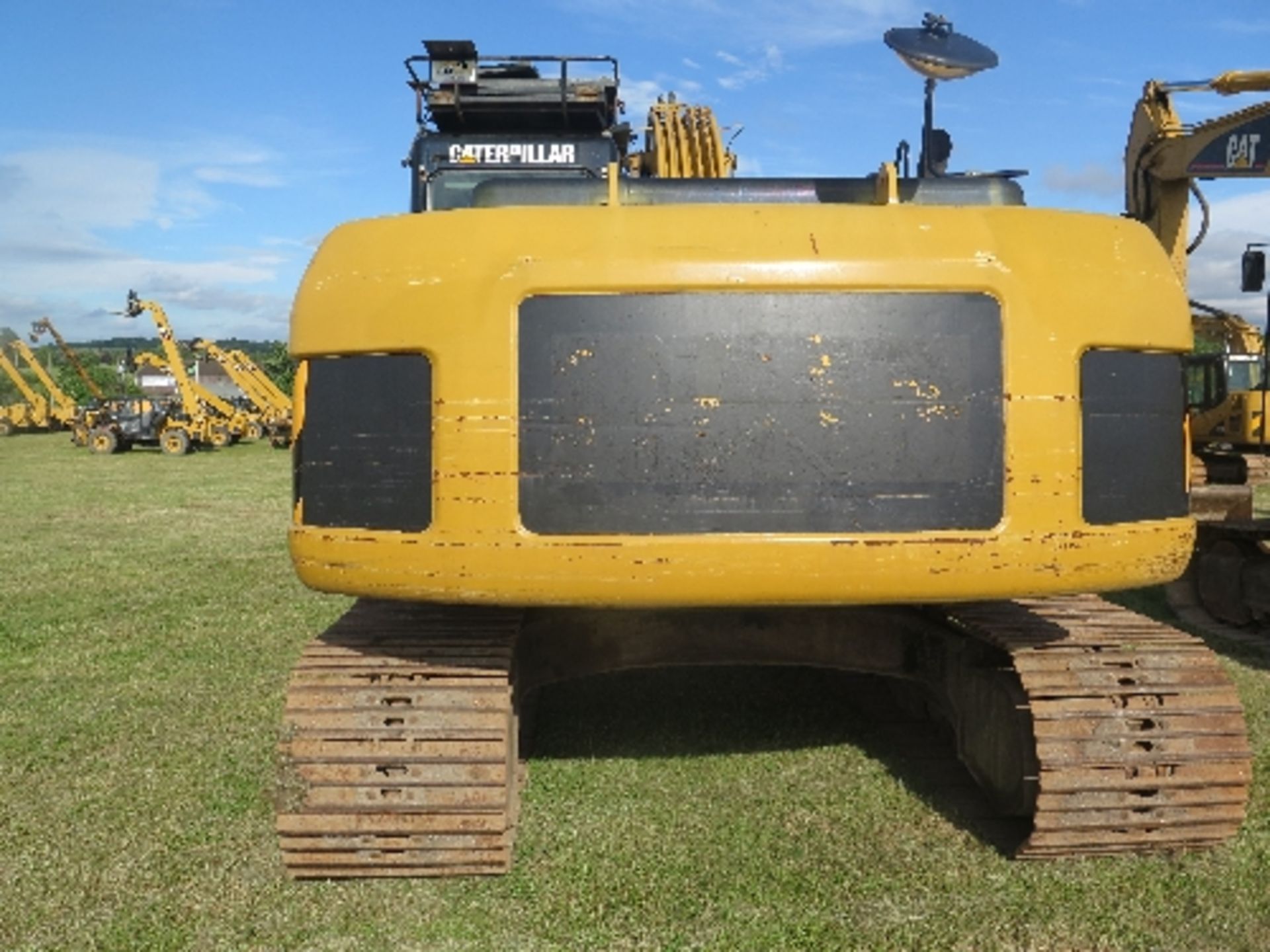 Caterpillar 320DL excavator 2623 hrs 2007 149613ALL LOTS are SOLD AS SEEN WITHOUT WARRANTY - Image 2 of 8