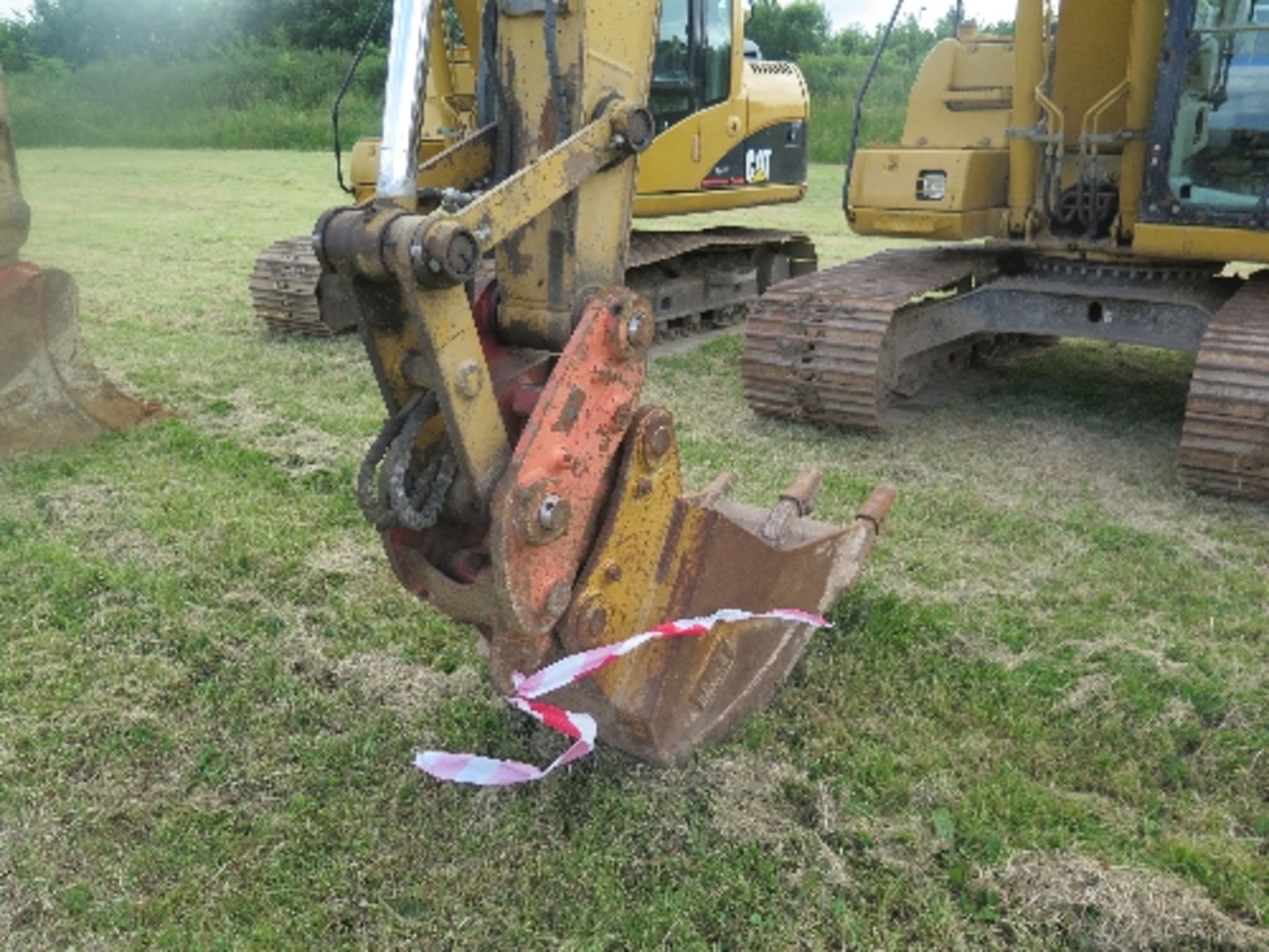 Caterpillar 312C excavator 4331 hrs 2006 145477
CANOPY DAMAGE
ONE SIDE POOR TRACKING FORWARD - - Image 9 of 9