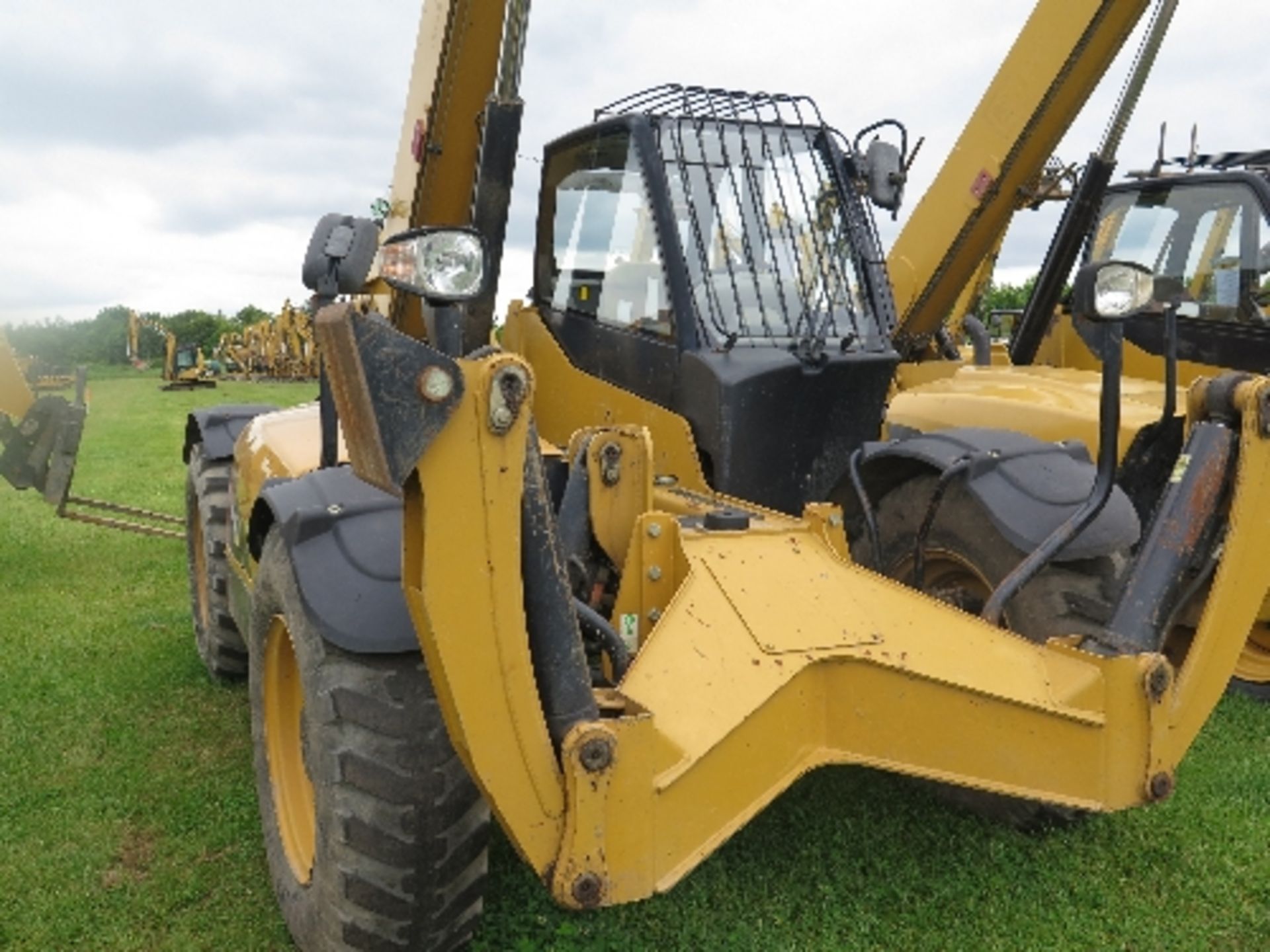 Caterpillar TH360B telehandler 2477 hrs 2007 154343ALL LOTS are SOLD AS SEEN WITHOUT WARRANTY - Image 2 of 7