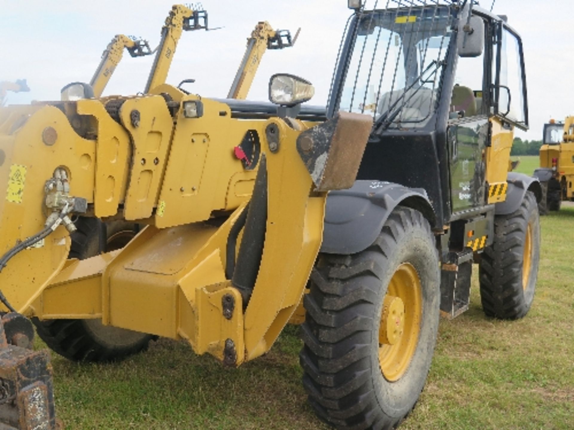 Caterpillar TH580B telehandler 5313 hrs 2006 139113 Please note this machine will be retained - Image 3 of 7