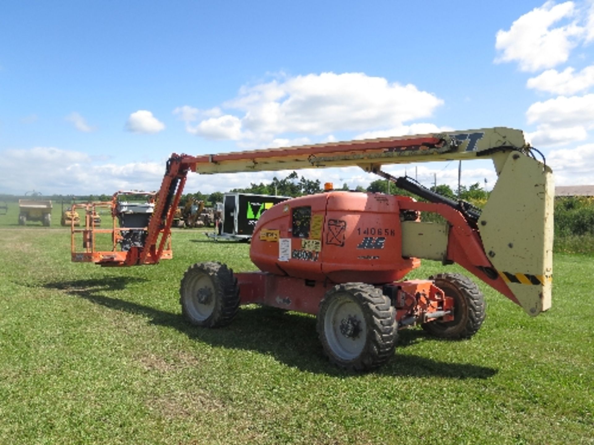 JLG 600AJ artic boom 2915 hrs 2005 140656ALL LOTS are SOLD AS SEEN WITHOUT WARRANTY expressed, given