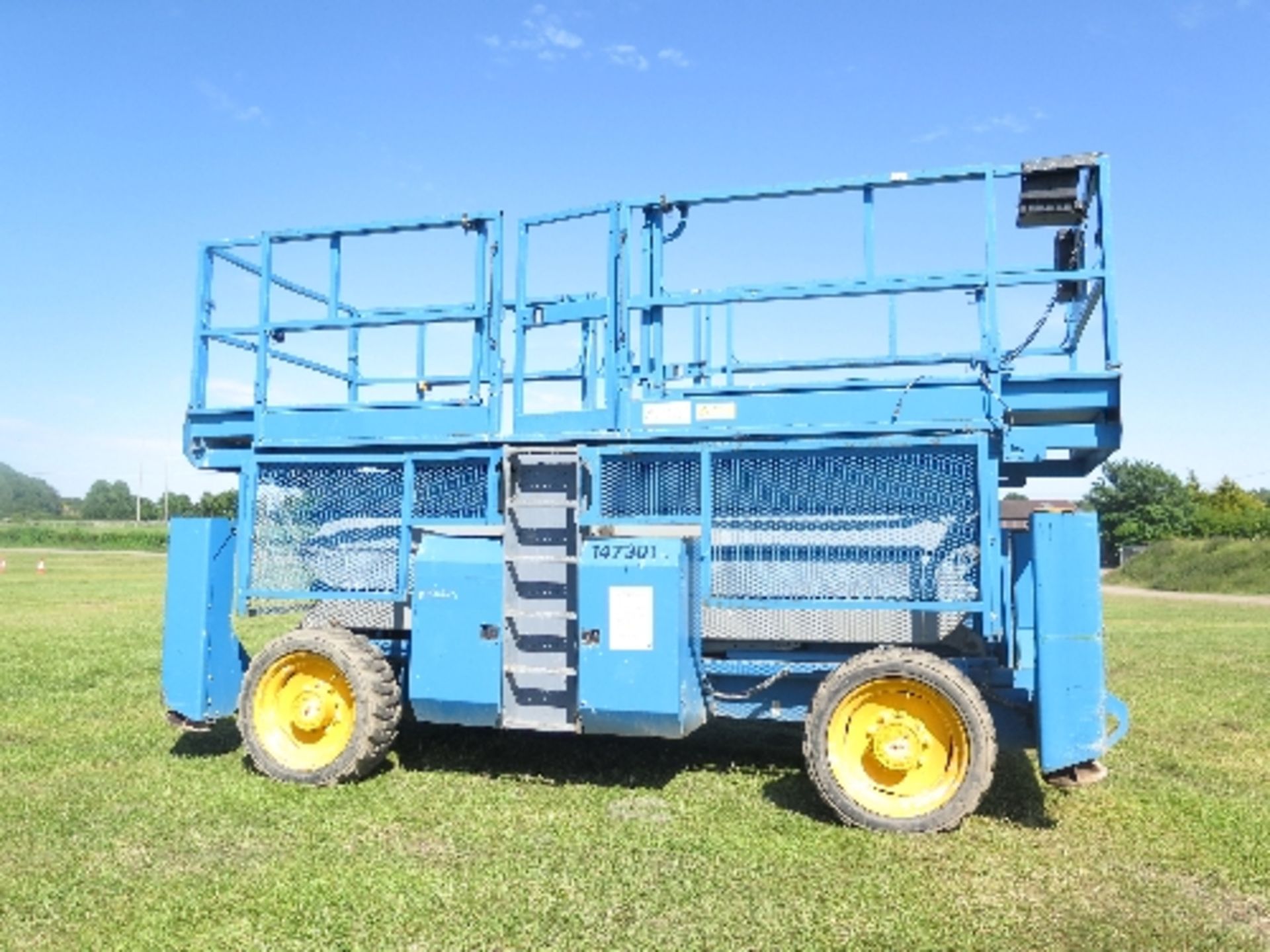 Genie GS4390 scissor lift 1544 hrs 2006 147301
CONTROLLER FAULTY
ALL LOTS are SOLD AS SEEN WITHOUT