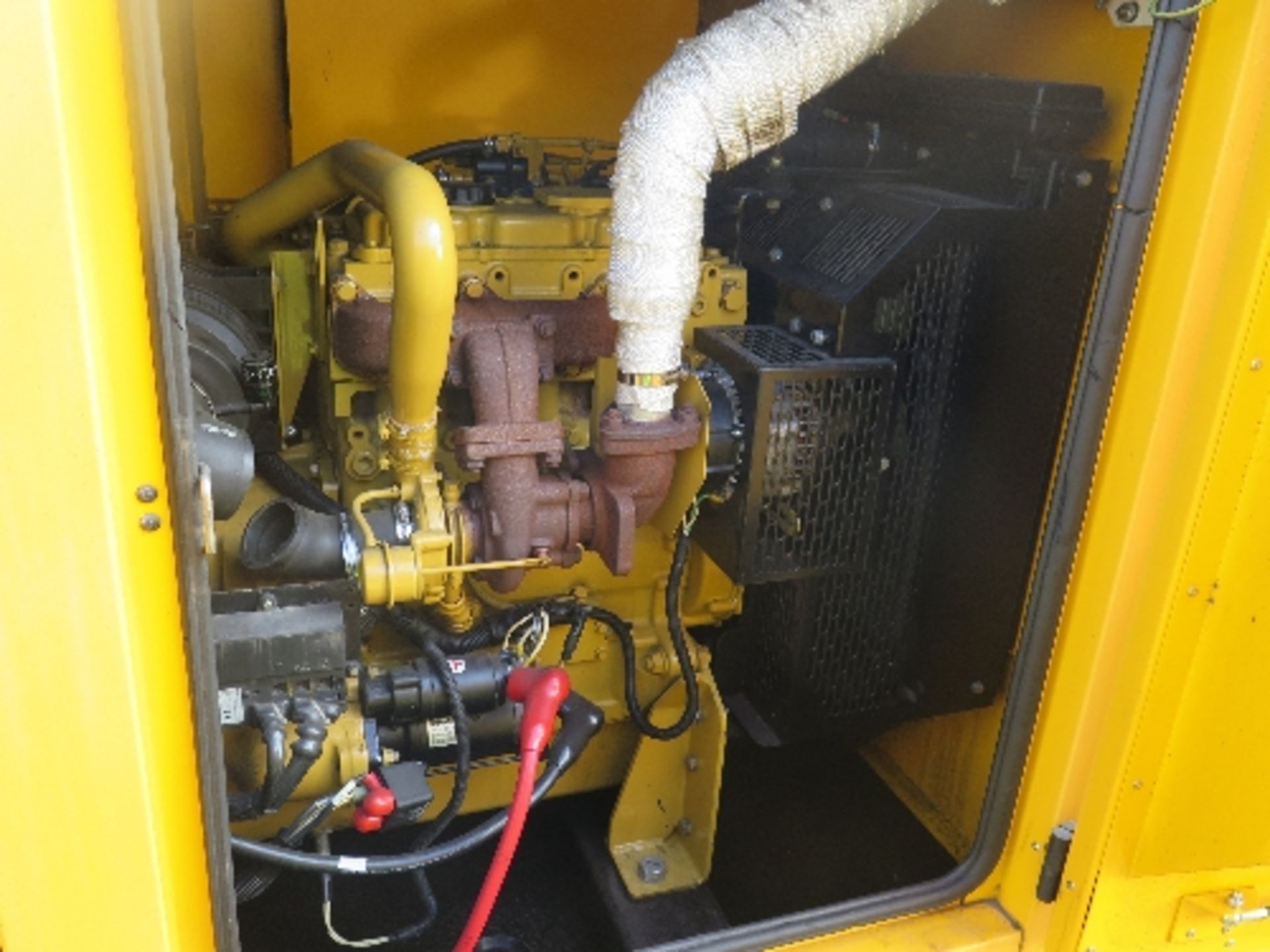 Caterpillar XQE45 generator 21460 hrs 157790
PERKINS - RUNS AND MAKES POWER
ALL LOTS are SOLD AS - Image 5 of 6