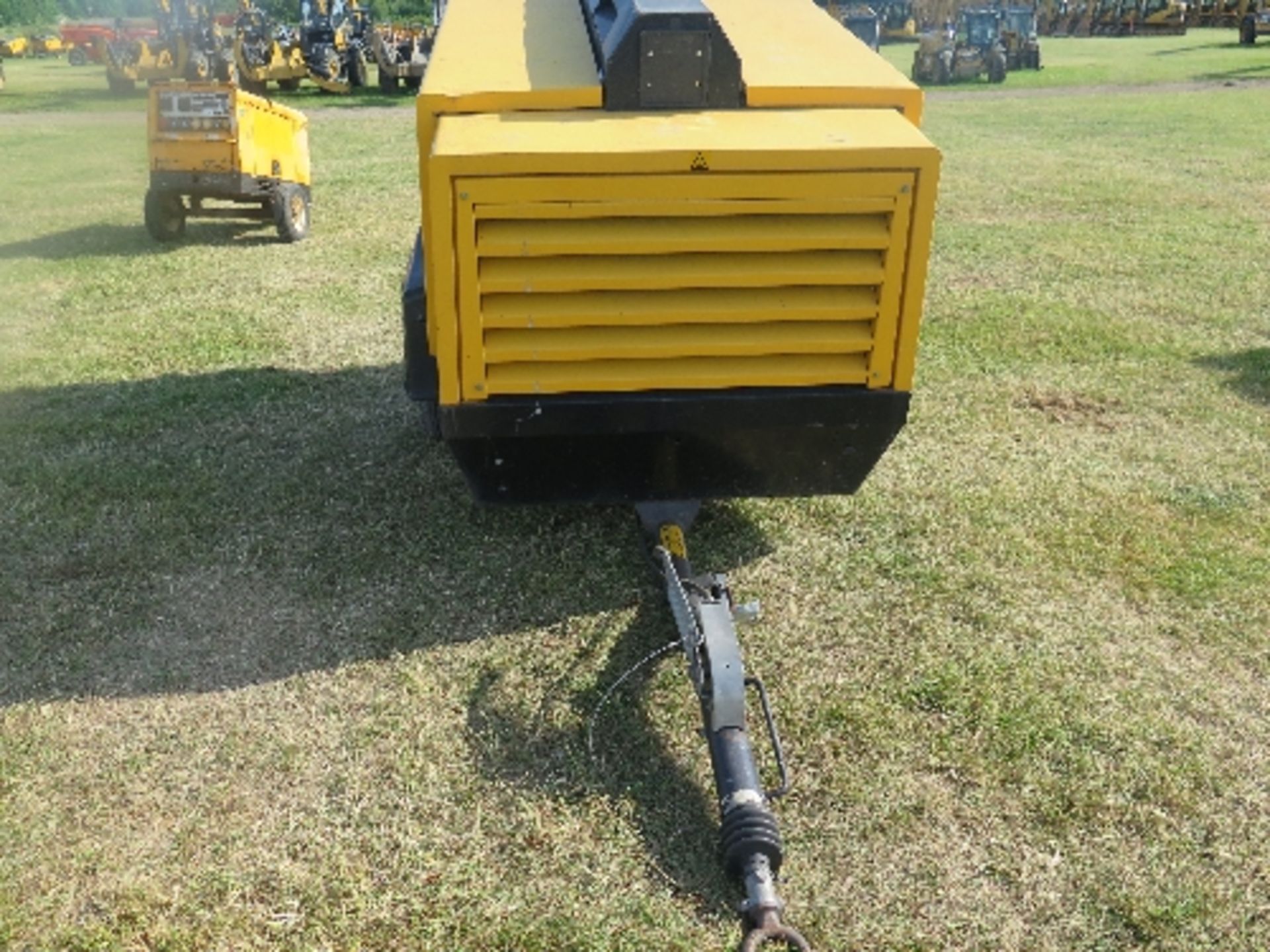 Atlas Copco XAS 136 compressor (2007) 155137
1,481 HOURS - DEUTZ POWER - RUNS AND MAKES AIR
ALL - Image 3 of 4