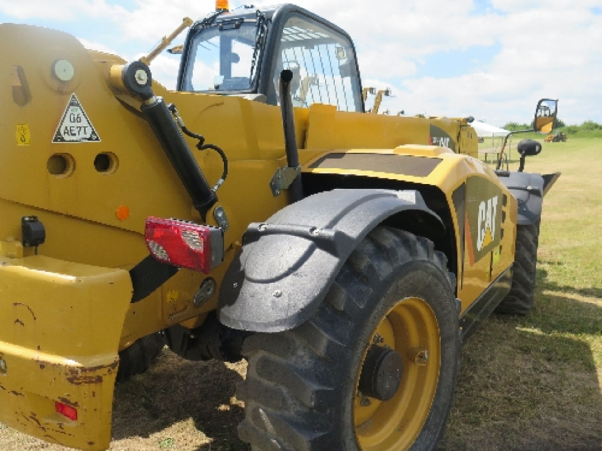 Caterpillar TH414STD telehandler 2480 hrs 2011 TBZ00699
This lot is included by kind permission - Image 3 of 7