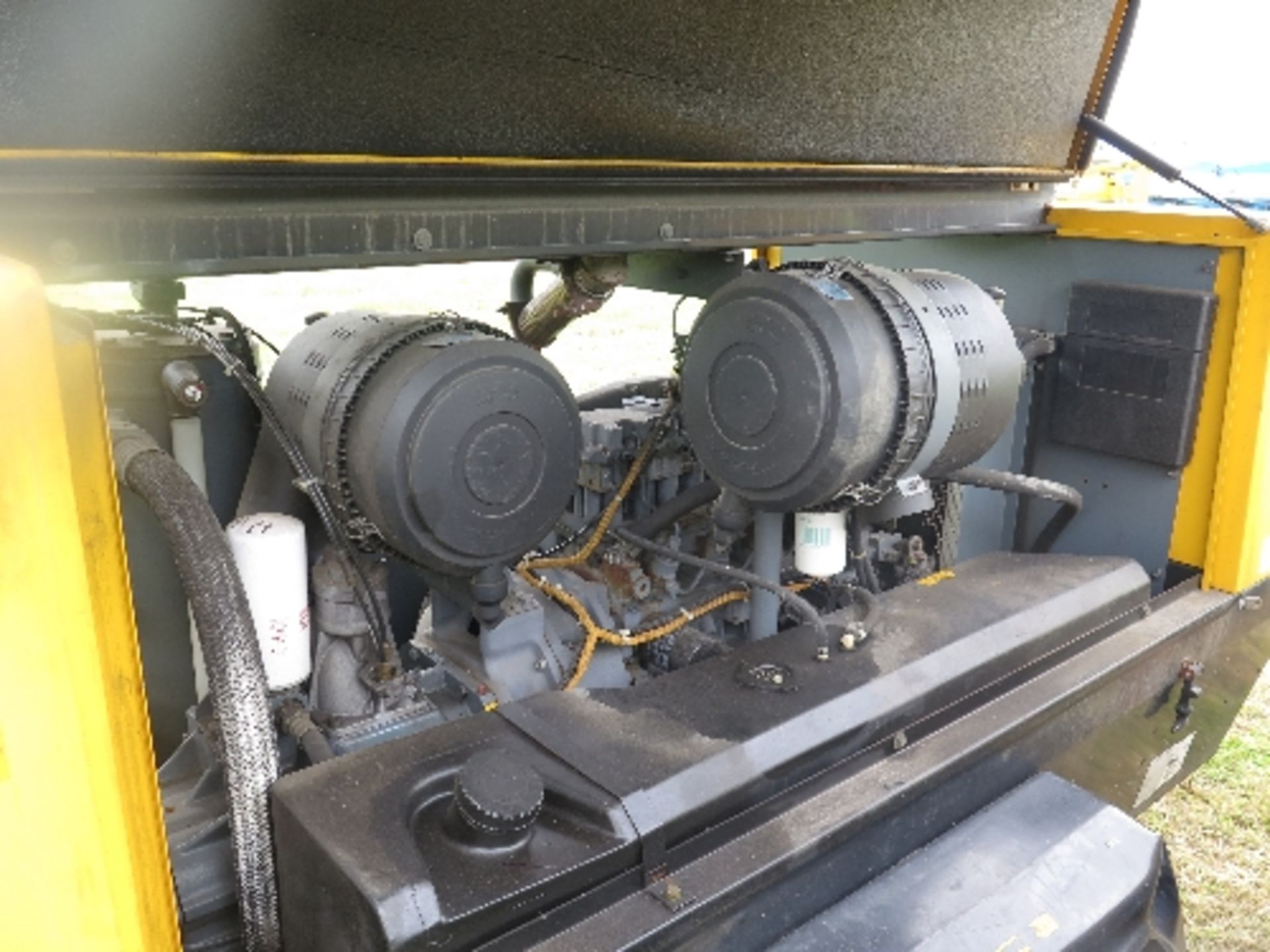 Atlas Copco XAS136 compressor 2005 137844
2,323 HOURS - DEUTZ POWER - RUNS AND MAKES AIR
ALL - Image 5 of 6