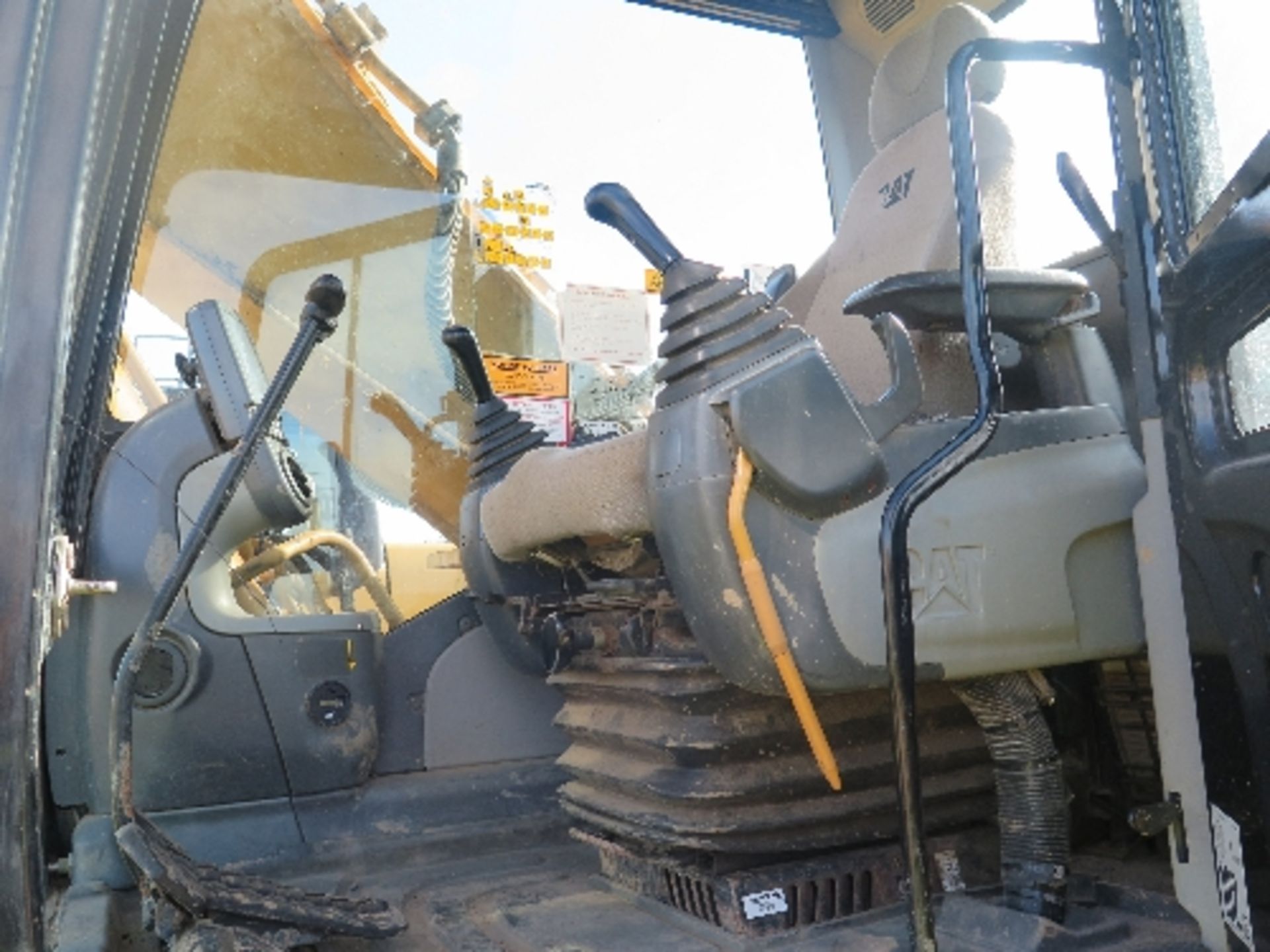 Caterpillar 320DL excavator 2623 hrs 2007 149613ALL LOTS are SOLD AS SEEN WITHOUT WARRANTY - Image 6 of 8