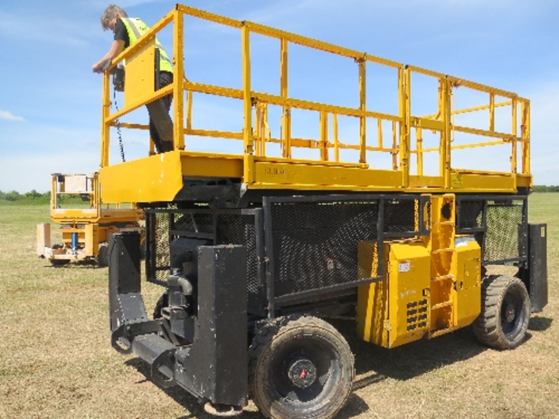 Genie GS4390 scissor lift 2004 SL964ALL LOTS are SOLD AS SEEN WITHOUT WARRANTY expressed, given or - Image 4 of 4
