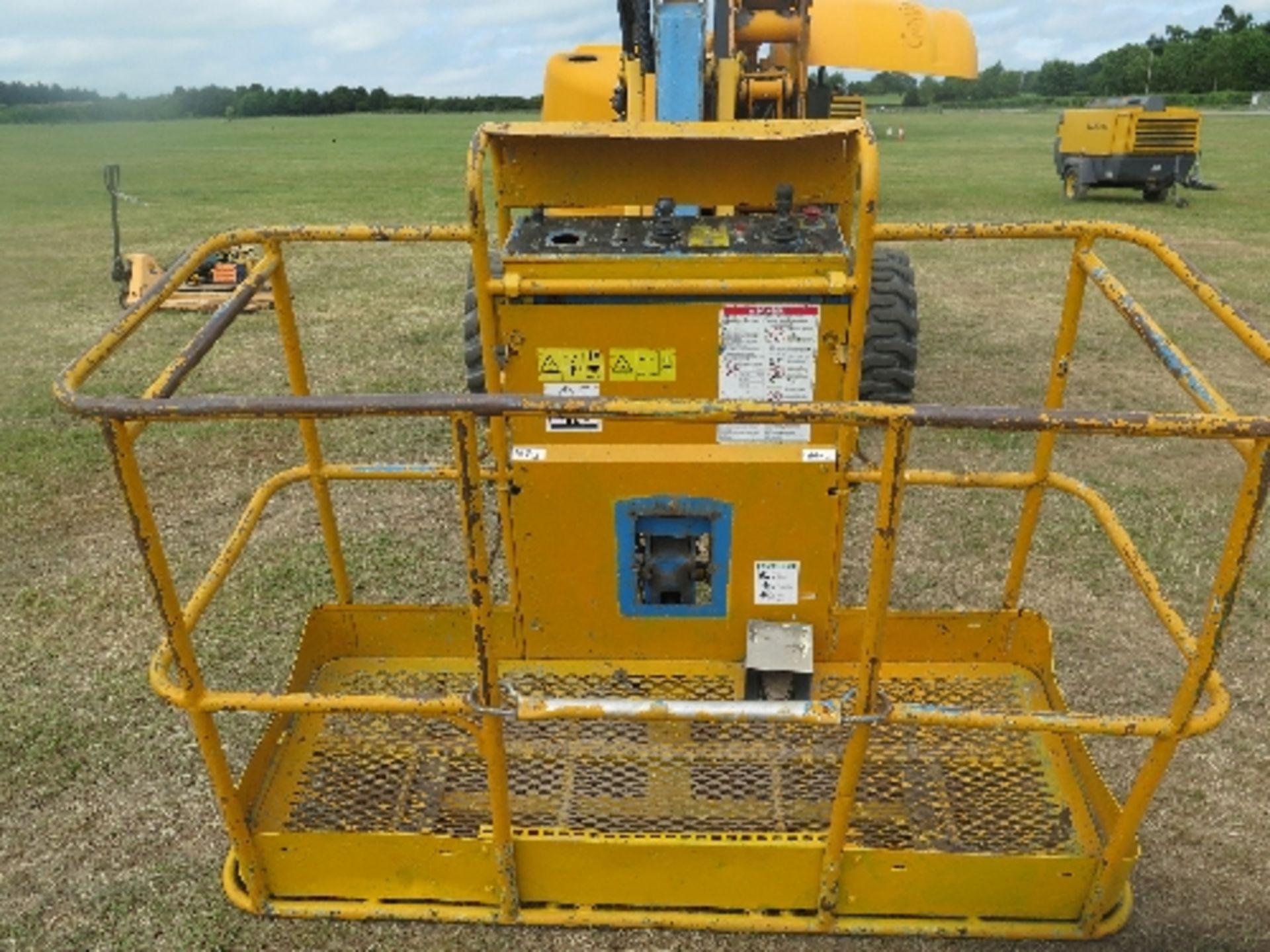 Genie Z45/25 artic boom 2003 AB723
2,790 HOURS
ALL LOTS are SOLD AS SEEN WITHOUT WARRANTY - Image 4 of 5