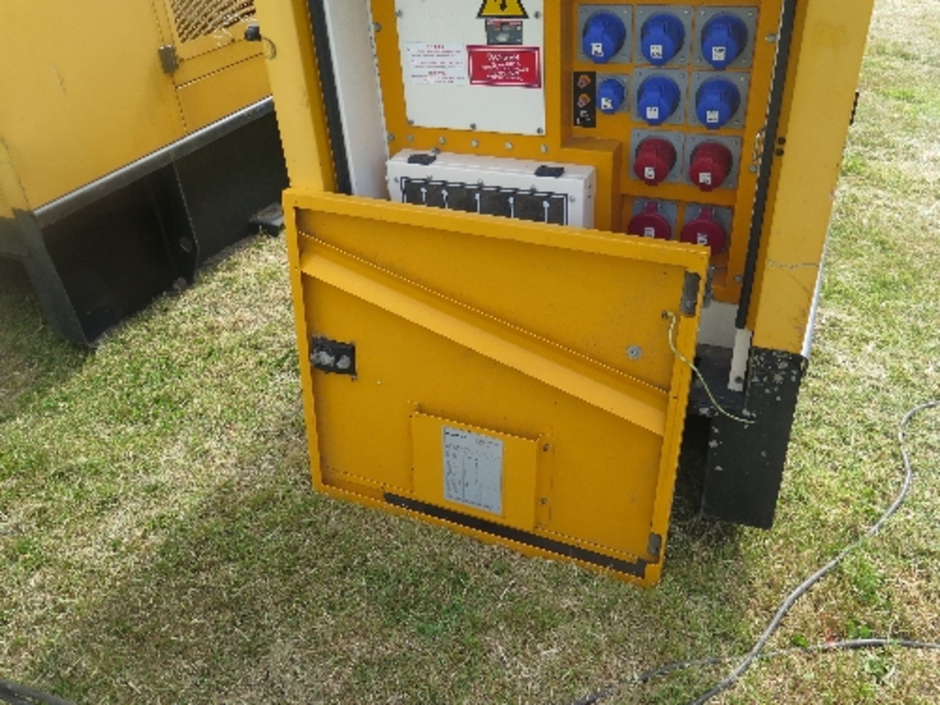 Caterpillar XQE80 generator 5984 hrs 5003853
PERKINS POWER - RUNS AND MAKES POWER
ALL LOTS are - Image 3 of 7