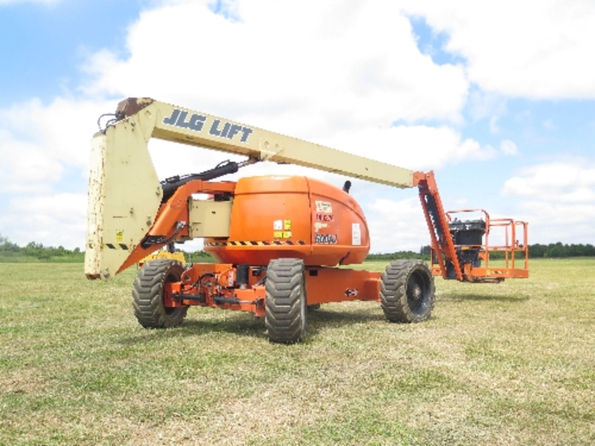 JLG 600AJ artic boom 2637 hrs 2005 143276ALL LOTS are SOLD AS SEEN WITHOUT WARRANTY expressed, given