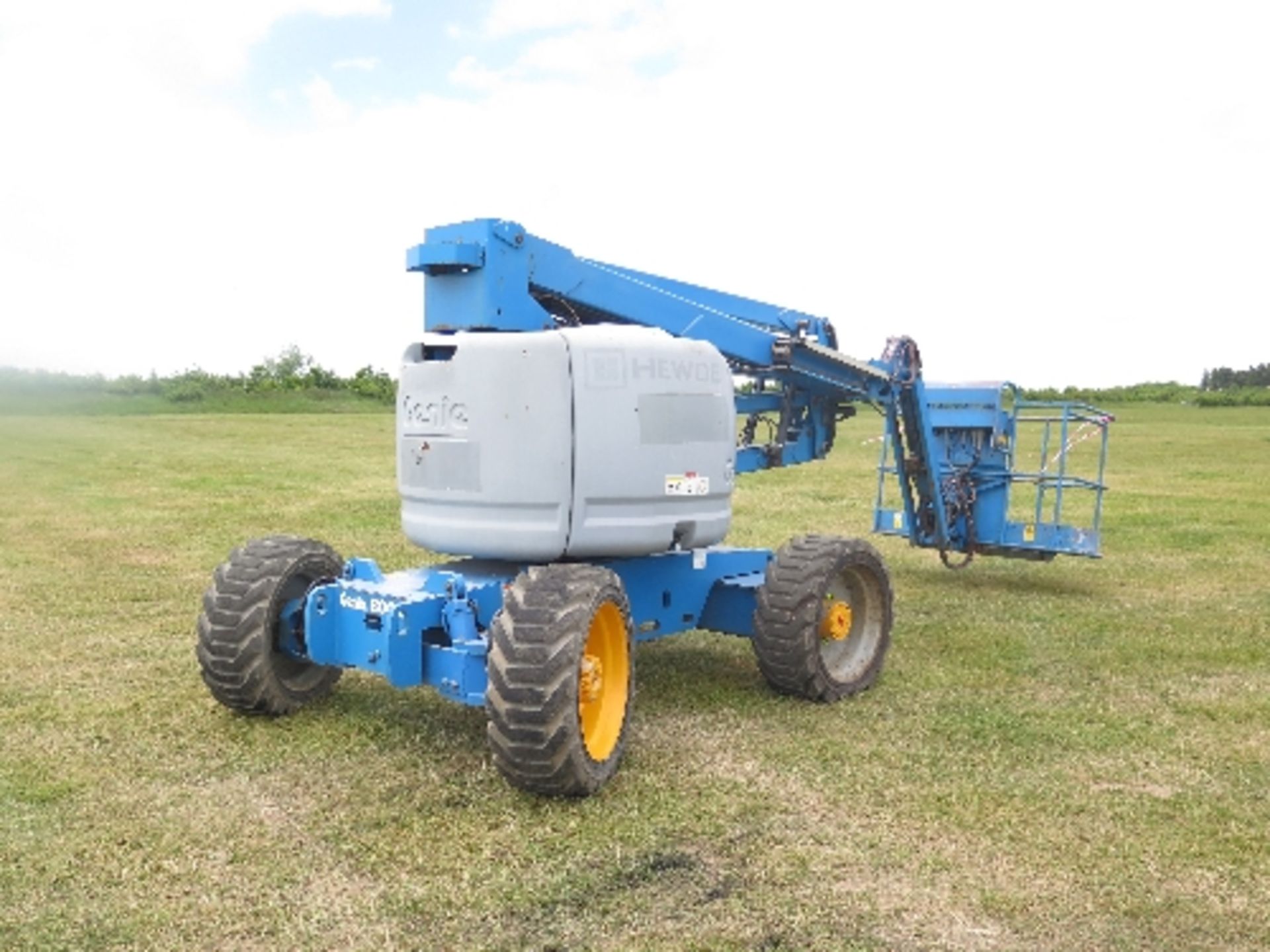 Genie Z45/25 artic boom 3257 hrs 2004 AB843ALL LOTS are SOLD AS SEEN WITHOUT WARRANTY expressed,