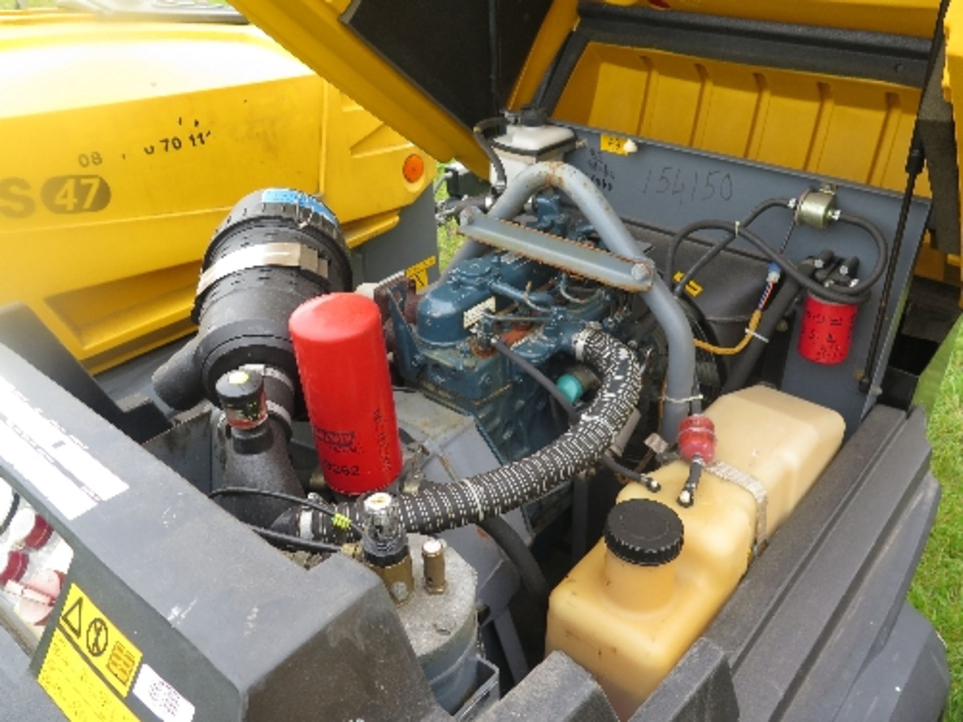 Atlas Copco XAS47 compressor 2007 154150
857 HOURS - KUBOTA POWER - RUNS AND MAKES AIR
ALL LOTS - Image 4 of 5