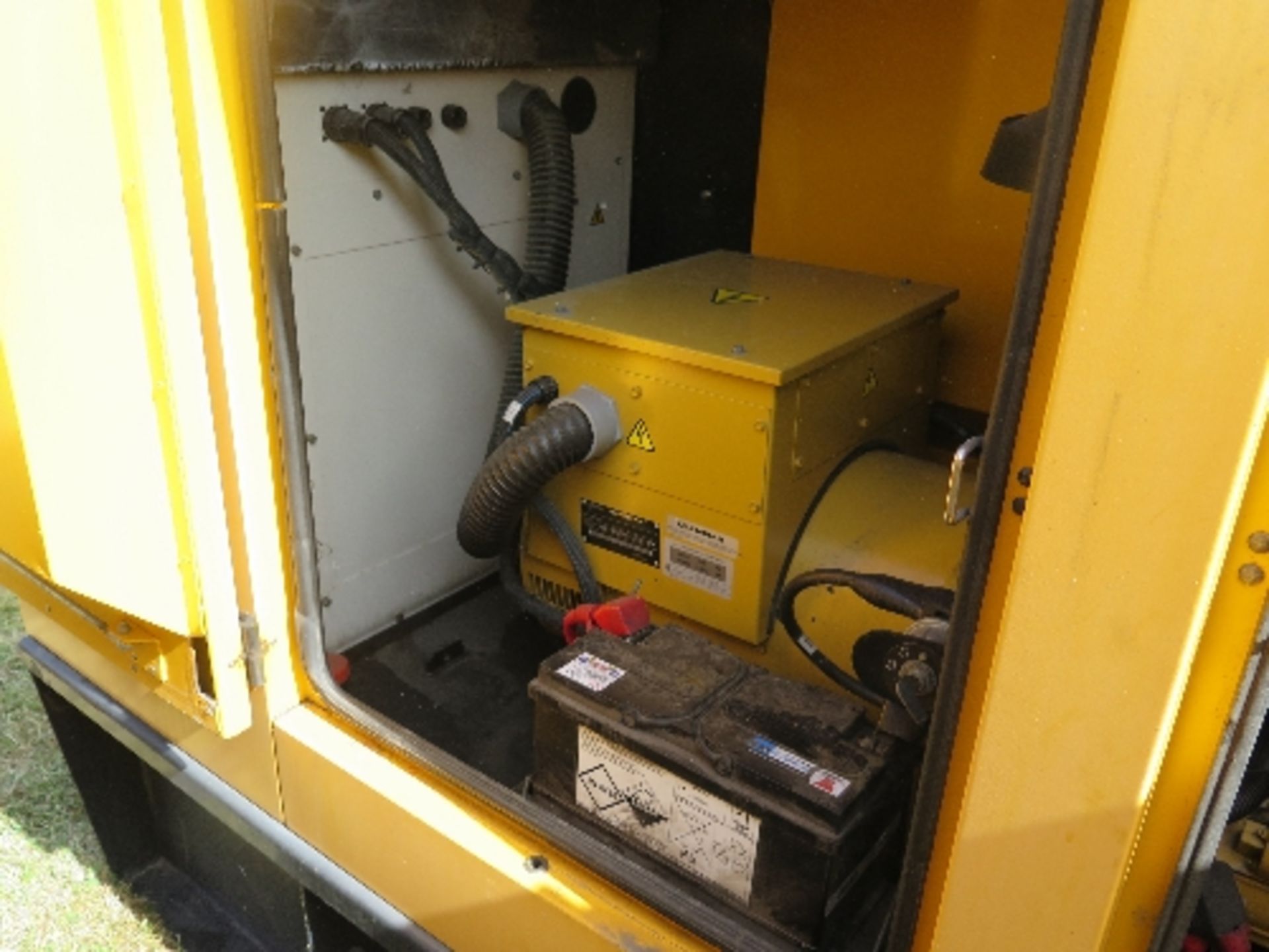 Caterpillar XQE80 generator 15335 hrs 157815
PERKINS - RUNS AND MAKES POWER
ALL LOTS are SOLD AS - Image 6 of 6