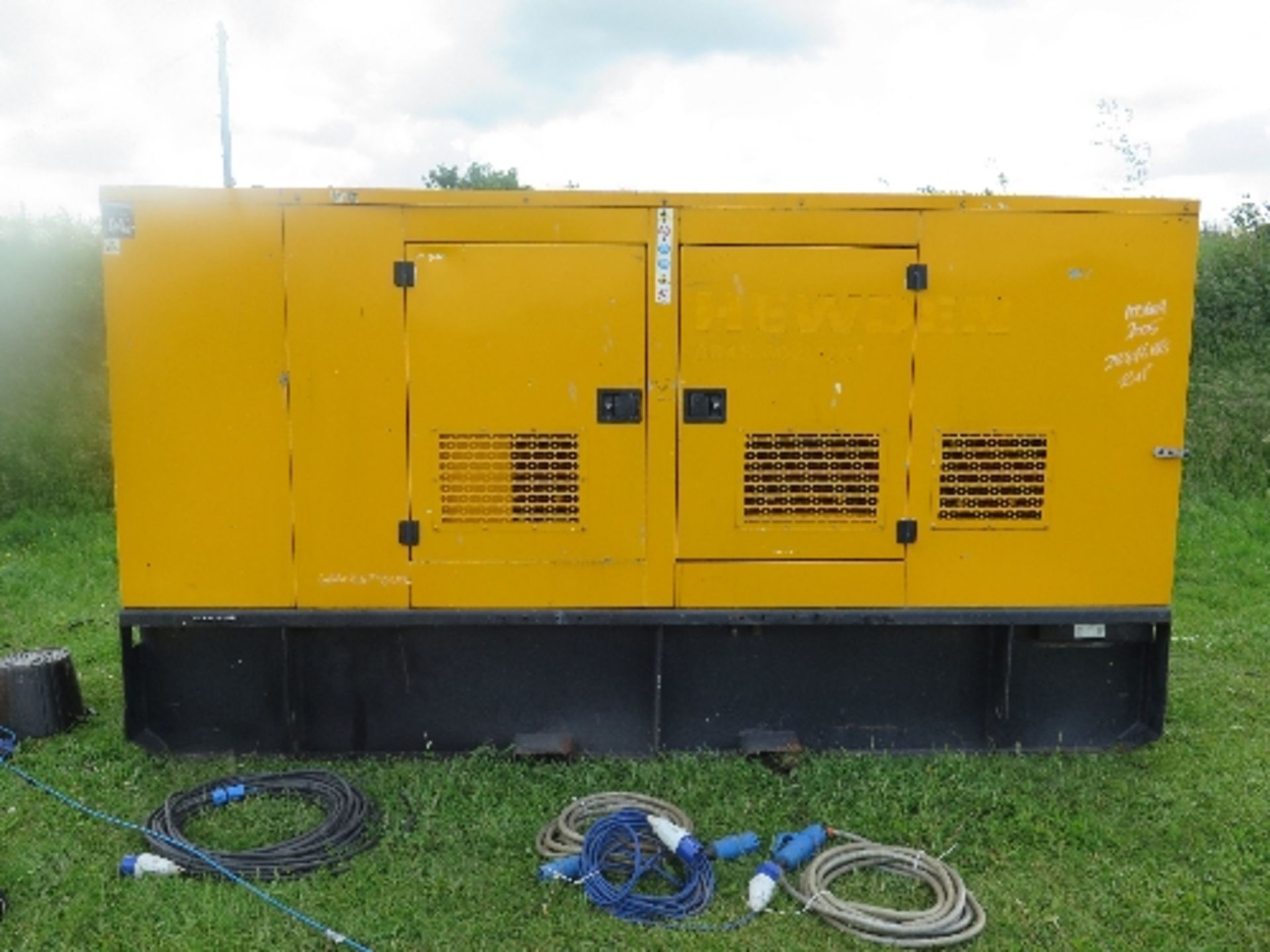 Caterpillar XQE100 generator 28476 hrs 138855 Please note this machine will be retained for