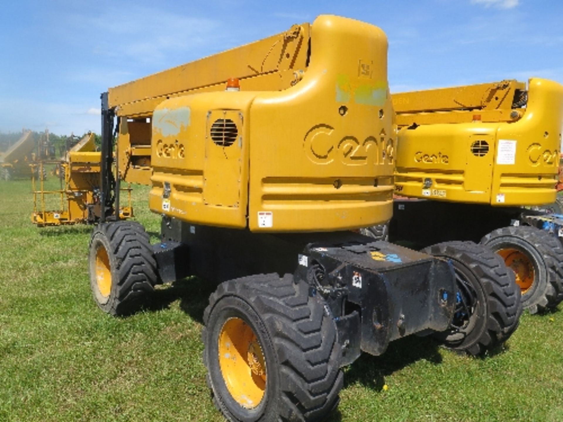 Genie Z60/34 artic boom 2988 hrs 2004 137194ALL LOTS are SOLD AS SEEN WITHOUT WARRANTY expressed, - Image 2 of 6