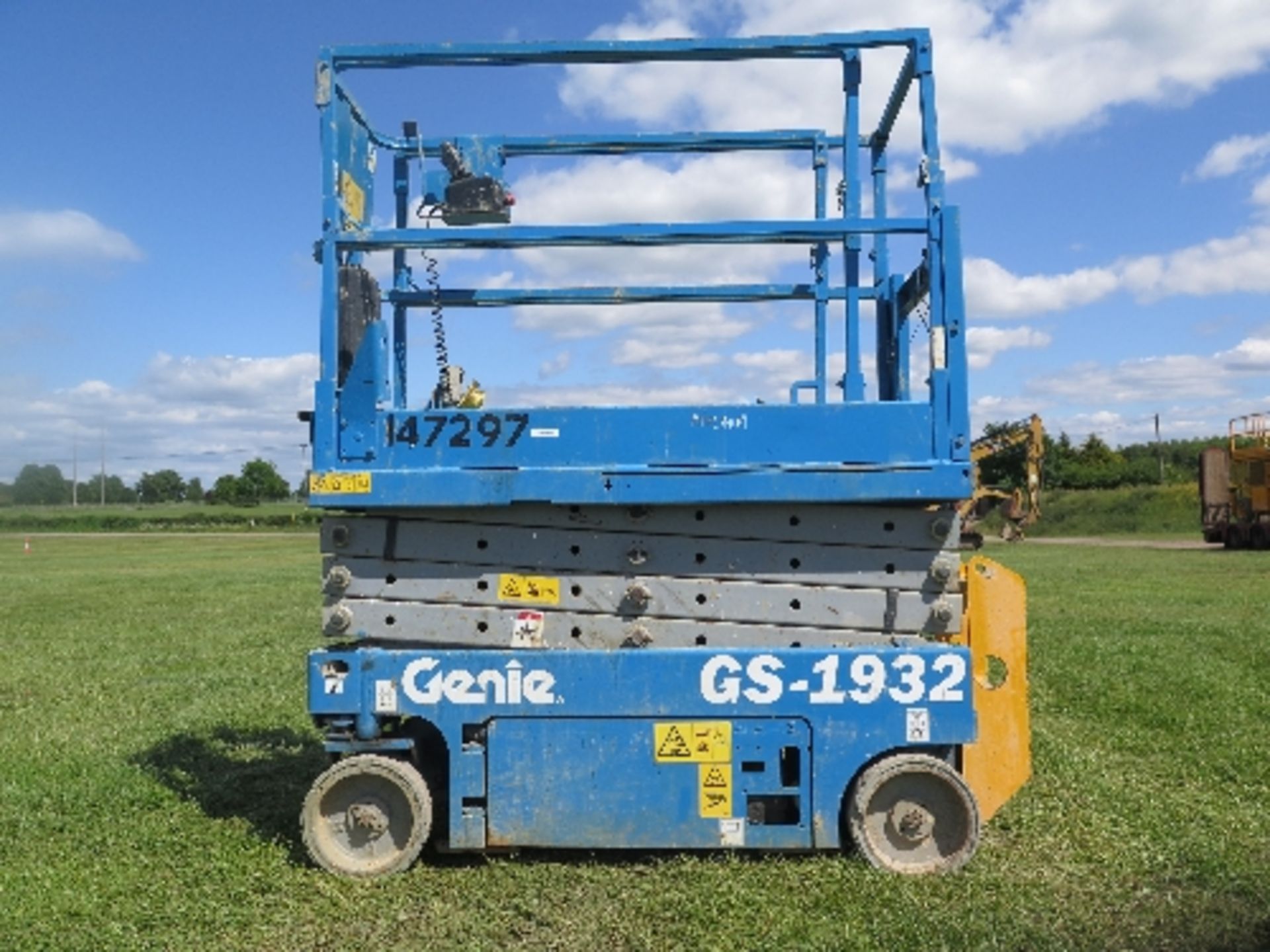 Genie GS1932 scissor lift 2006 147297
ALL OK
ALL LOTS are SOLD AS SEEN WITHOUT WARRANTY expressed,