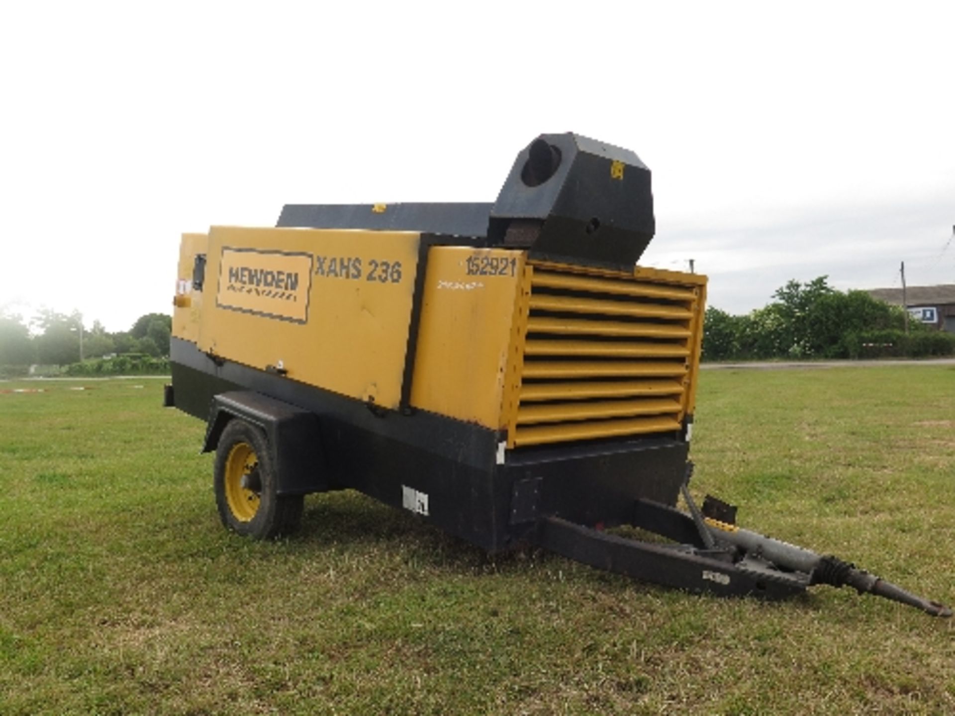 Atlas Copco XAHS236CD compressor 2007 152921
2,937 HOURS - RUNS AND MAKES AIR - CATERPILLAR