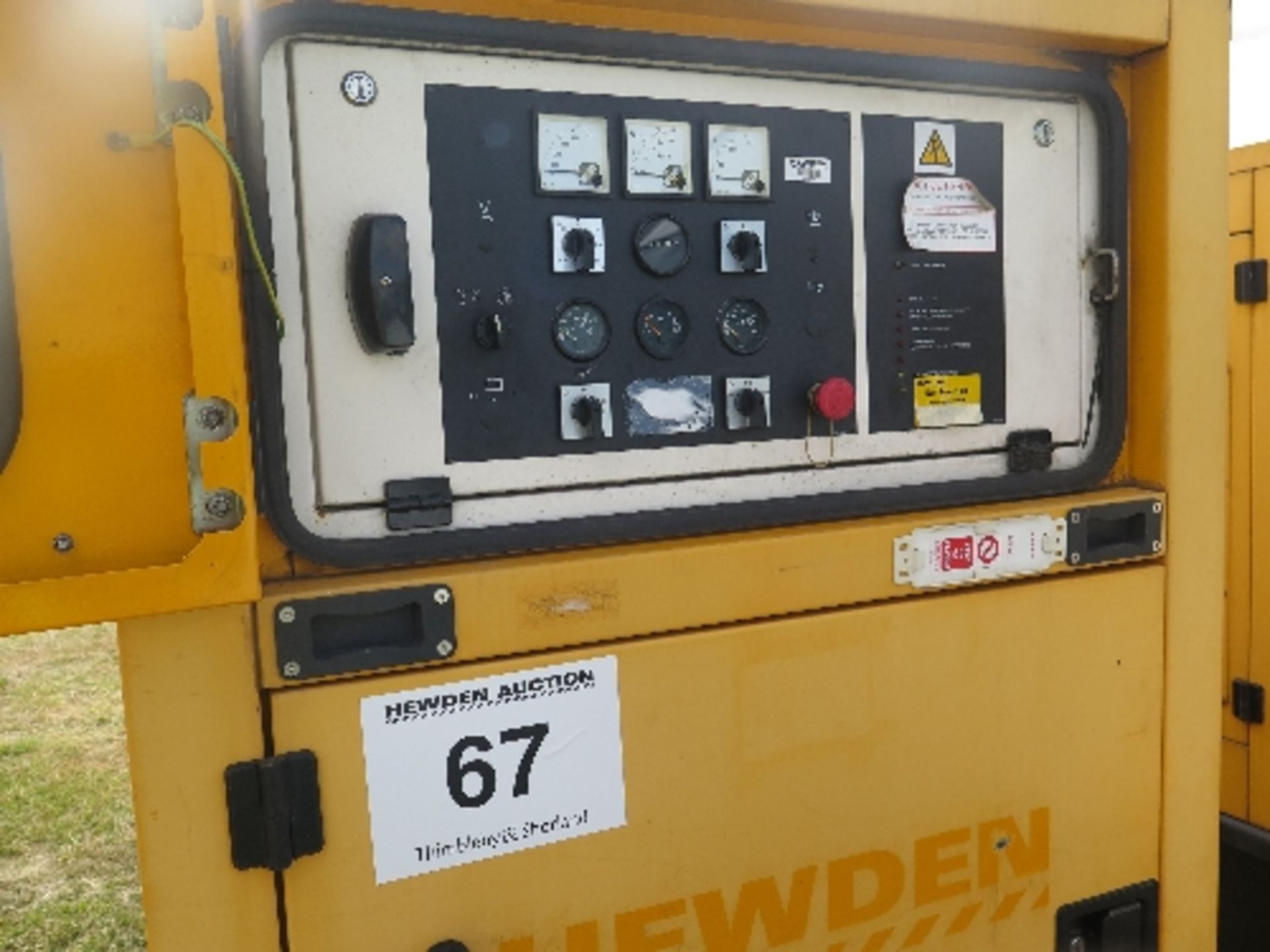 Caterpillar XQE80 generator 12997 hrs 5003857
PERKINS POWER - RUNS AND MAKES POWER
ALL LOTS are - Image 2 of 5