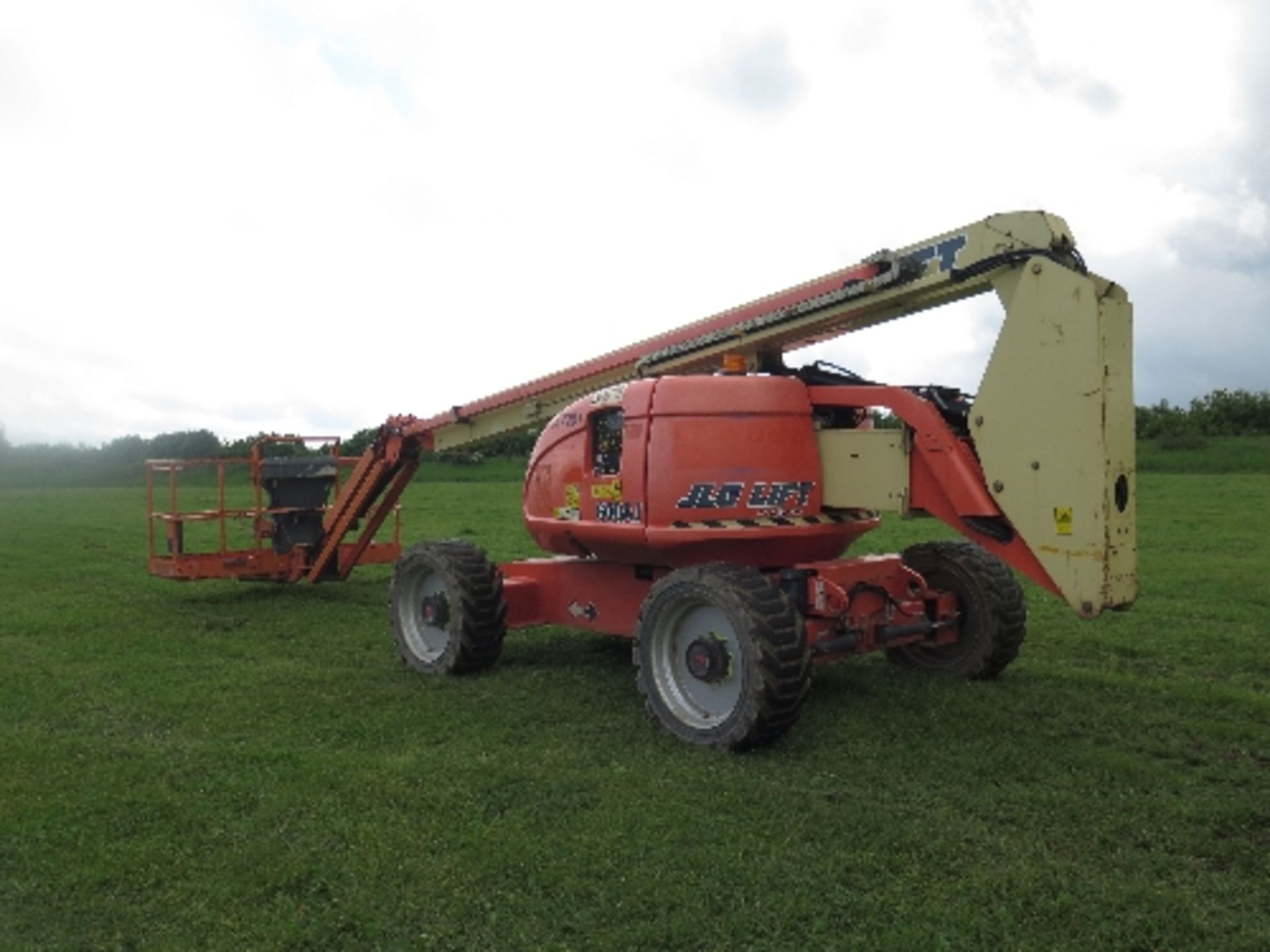 JLG 600AJ artic boom 2619 hrs 2006 147251ALL LOTS are SOLD AS SEEN WITHOUT WARRANTY expressed, given