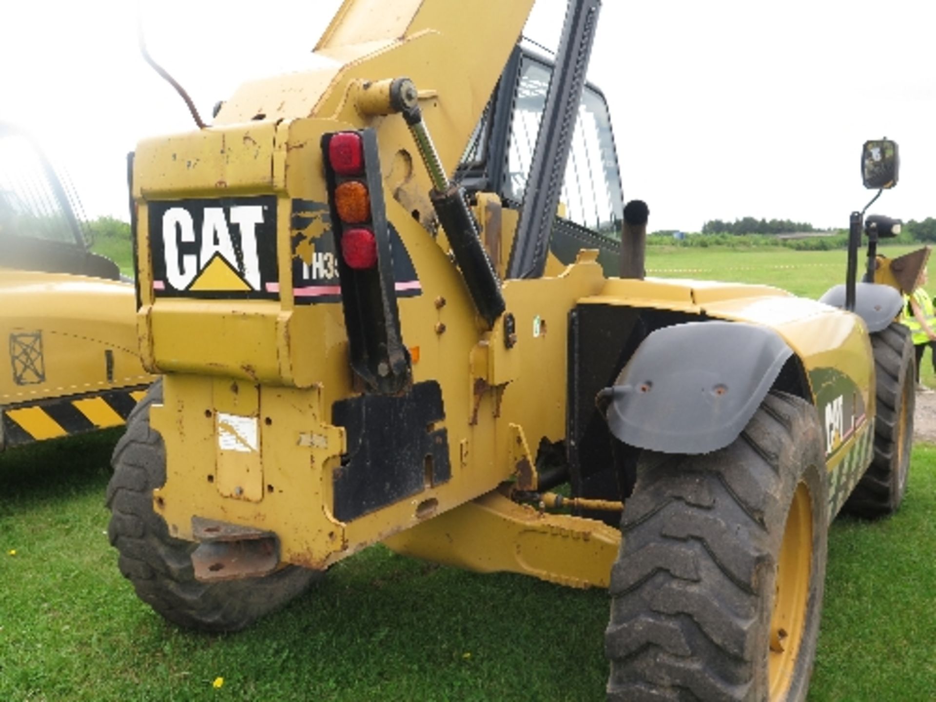 Caterpillar TH355B telehandler 3999 hrs 2005 136402ALL LOTS are SOLD AS SEEN WITHOUT WARRANTY - Image 5 of 7
