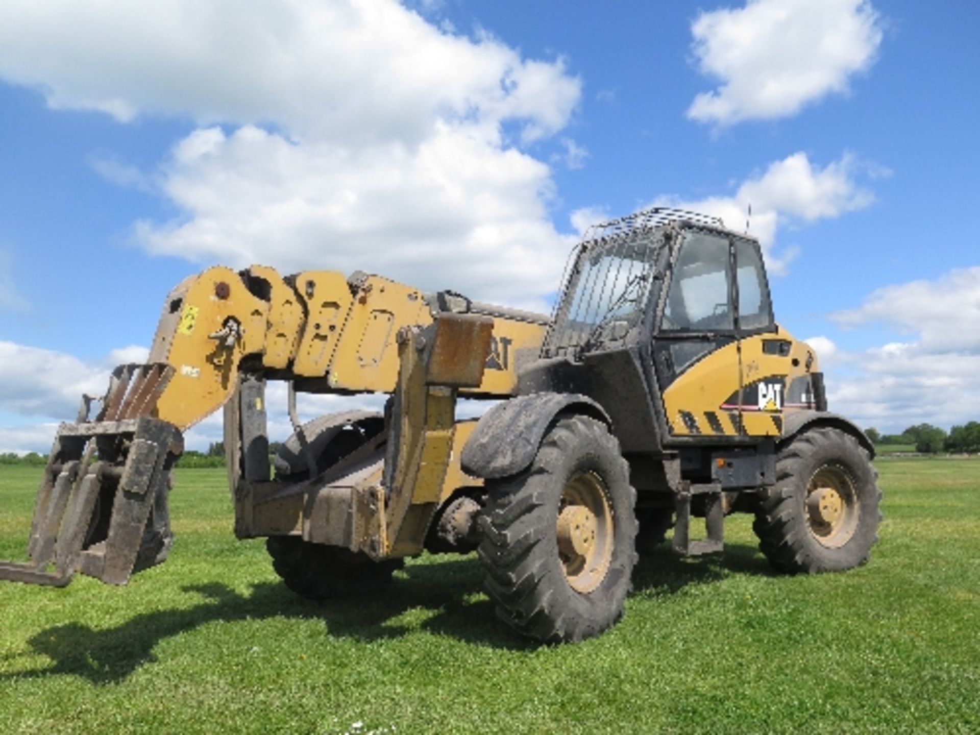 Caterpillar TH580B telehandler 7061 hrs  136316
BELIEVED 2005
POOR COSMETICS
ALL LOTS are SOLD AS