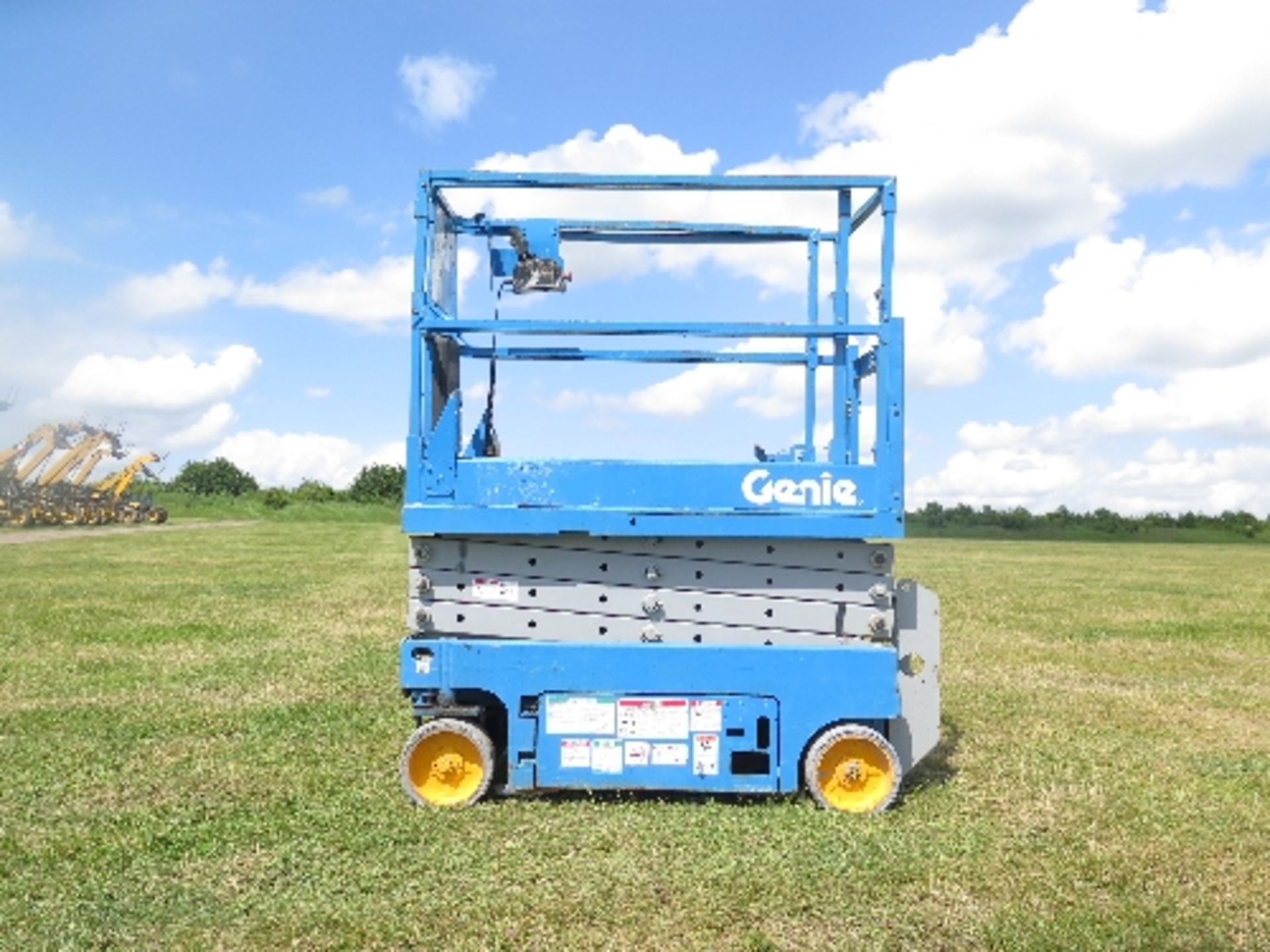 Genie GS1932 scissor lift 2006 151961
BATTERIES TOO FLAT TO ESTABLISH FUNCTIONS
ALL LOTS are