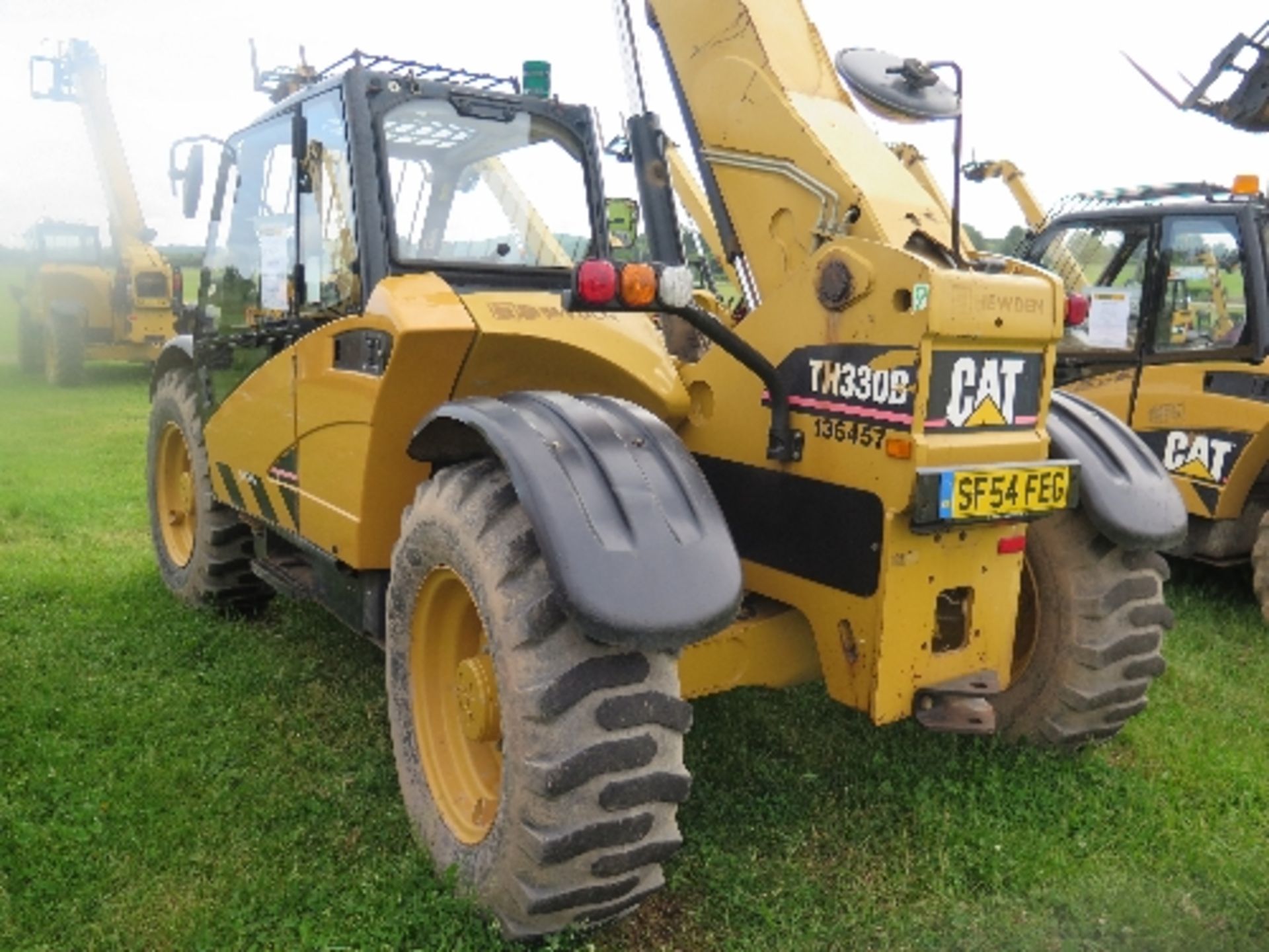 Caterpillar TH330B telehandler 3039 hrs  136457
BELIEVED 2005
ALL LOTS are SOLD AS SEEN WITHOUT - Image 5 of 7