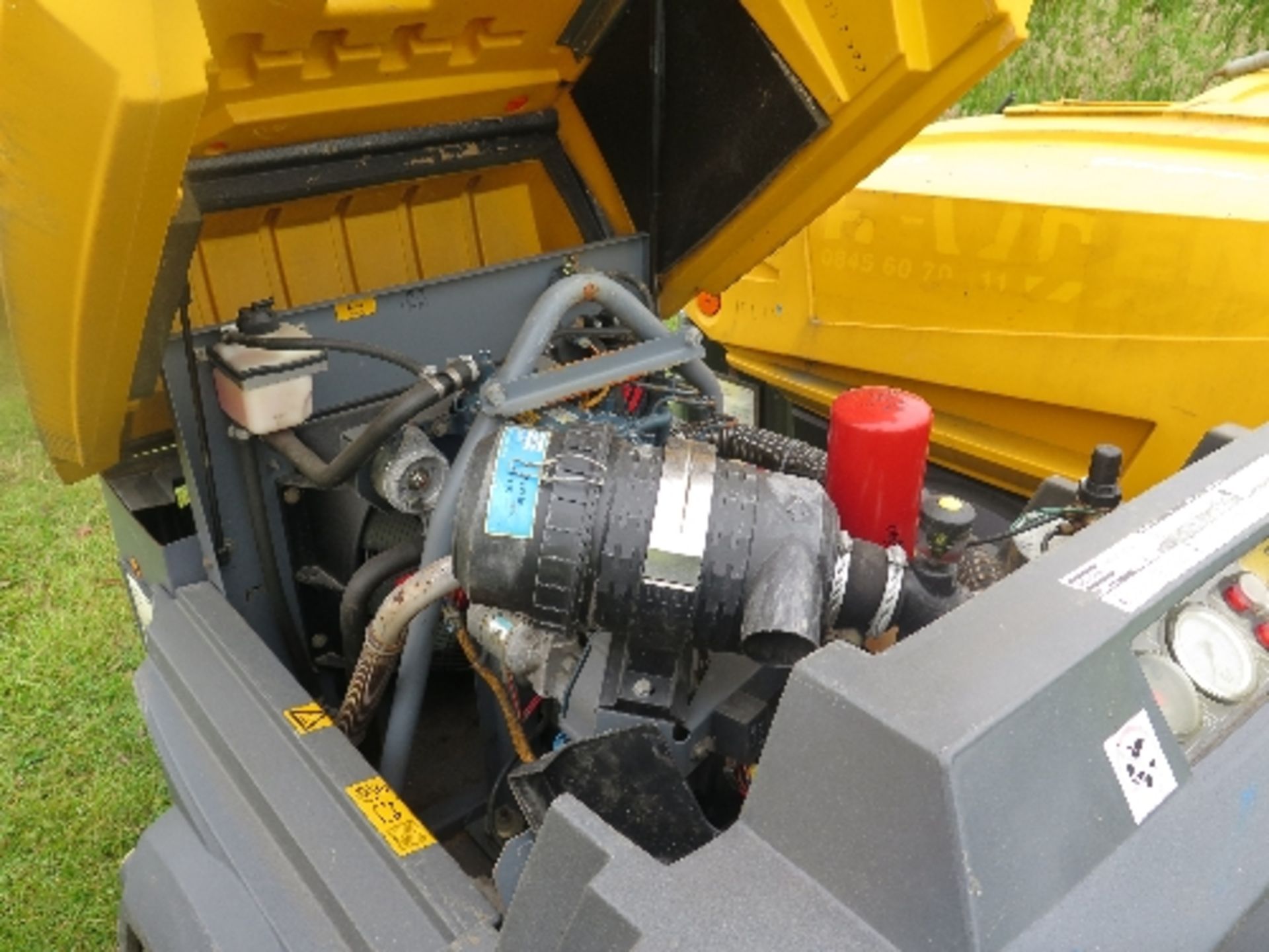Atlas Copco XAS47 compressor 2008 5002443
618 HOURS - KUBOTA POWER - RUNS AND MAKES AIR
ALL LOTS - Image 4 of 5