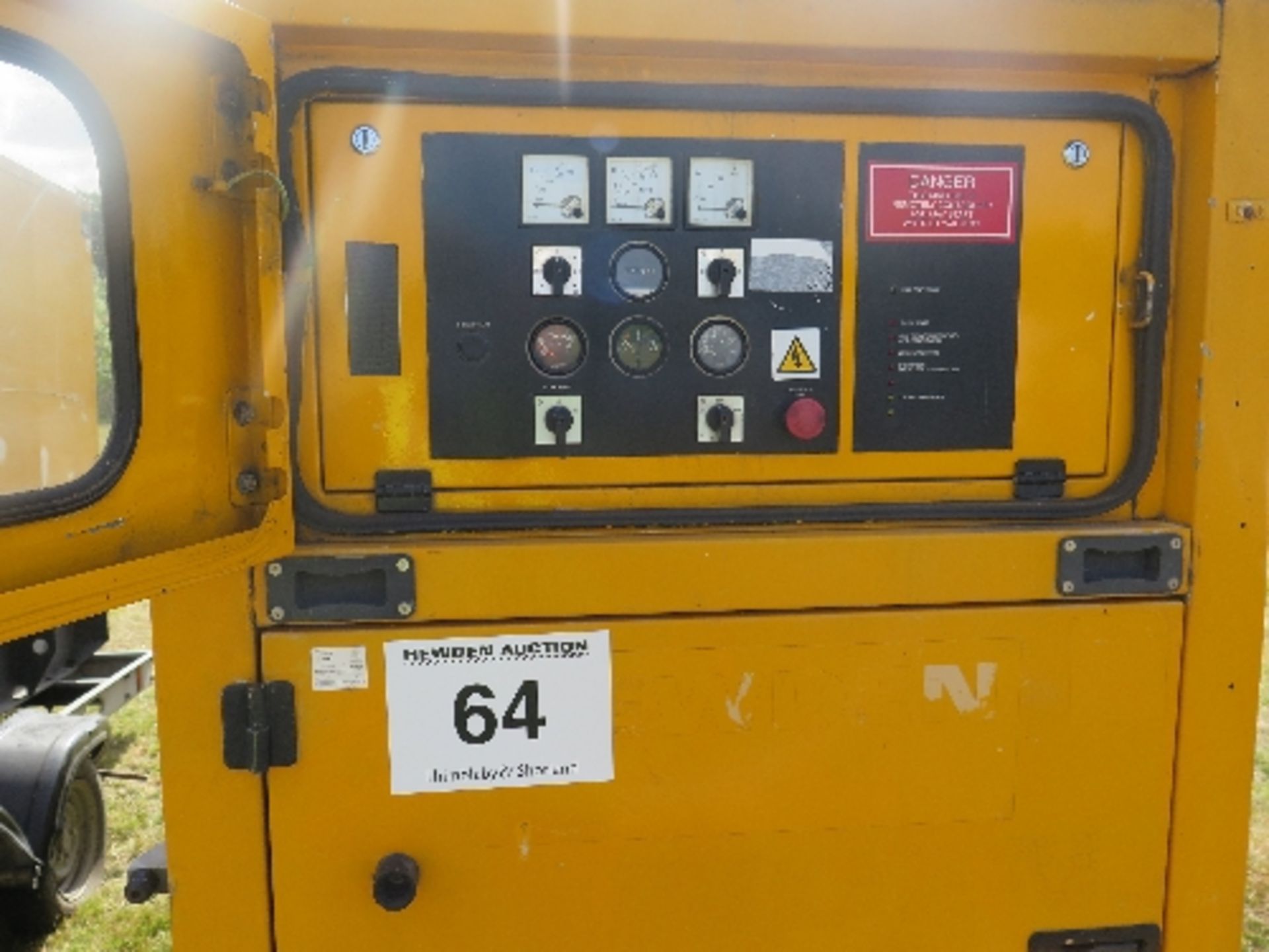 Caterpillar XQE100 generator 16850 hrs 138842
PERKINS POWER - RUNS AND MAKES POWER
ALL LOTS are - Image 2 of 6