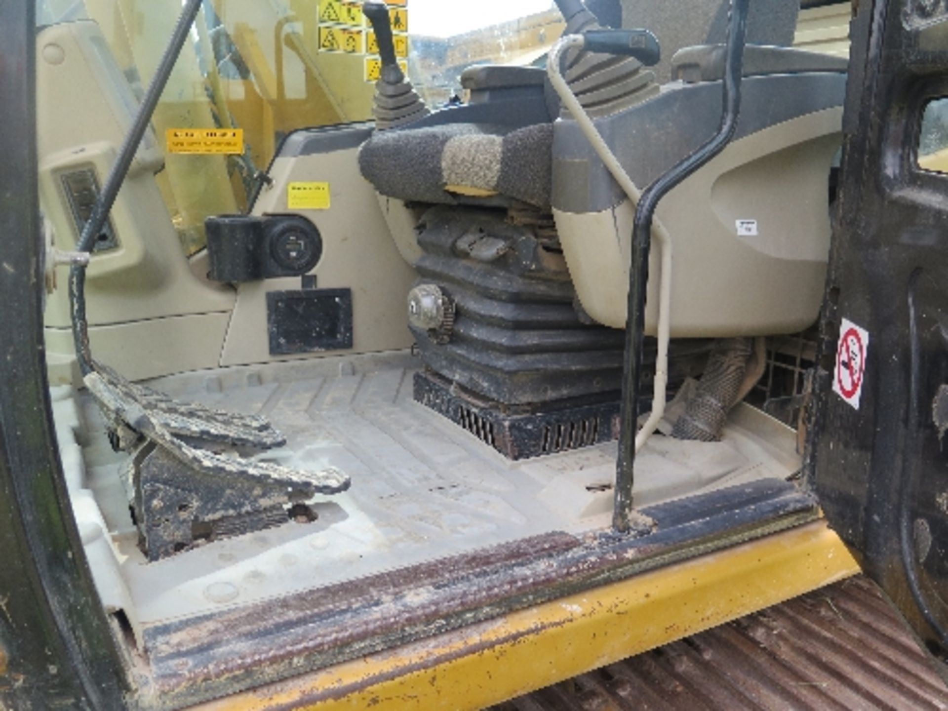 Caterpillar 320DL excavator 2623 hrs 2007 149613ALL LOTS are SOLD AS SEEN WITHOUT WARRANTY - Image 7 of 8