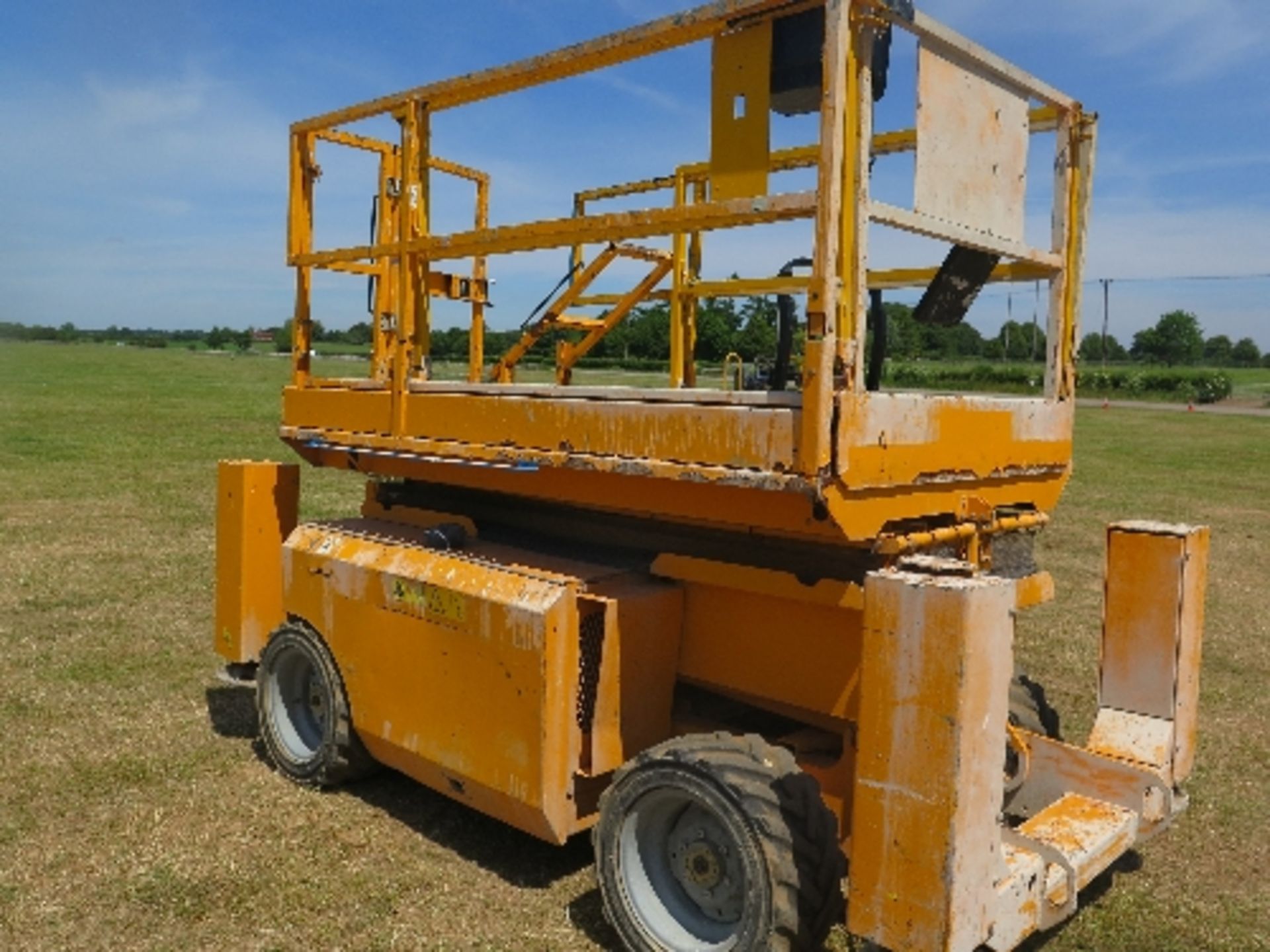 Genie GS3268 scissor lift 2008 5000841
1,707 HOURS
ALL LOTS are SOLD AS SEEN WITHOUT WARRANTY - Image 2 of 4